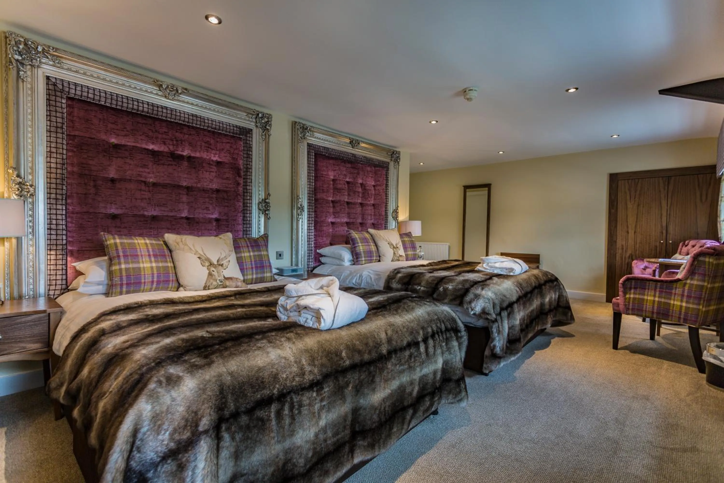Bedroom, Bed in The White Hart Royal, Moreton-in-Marsh, Cotswolds - The Coaching Inn Group