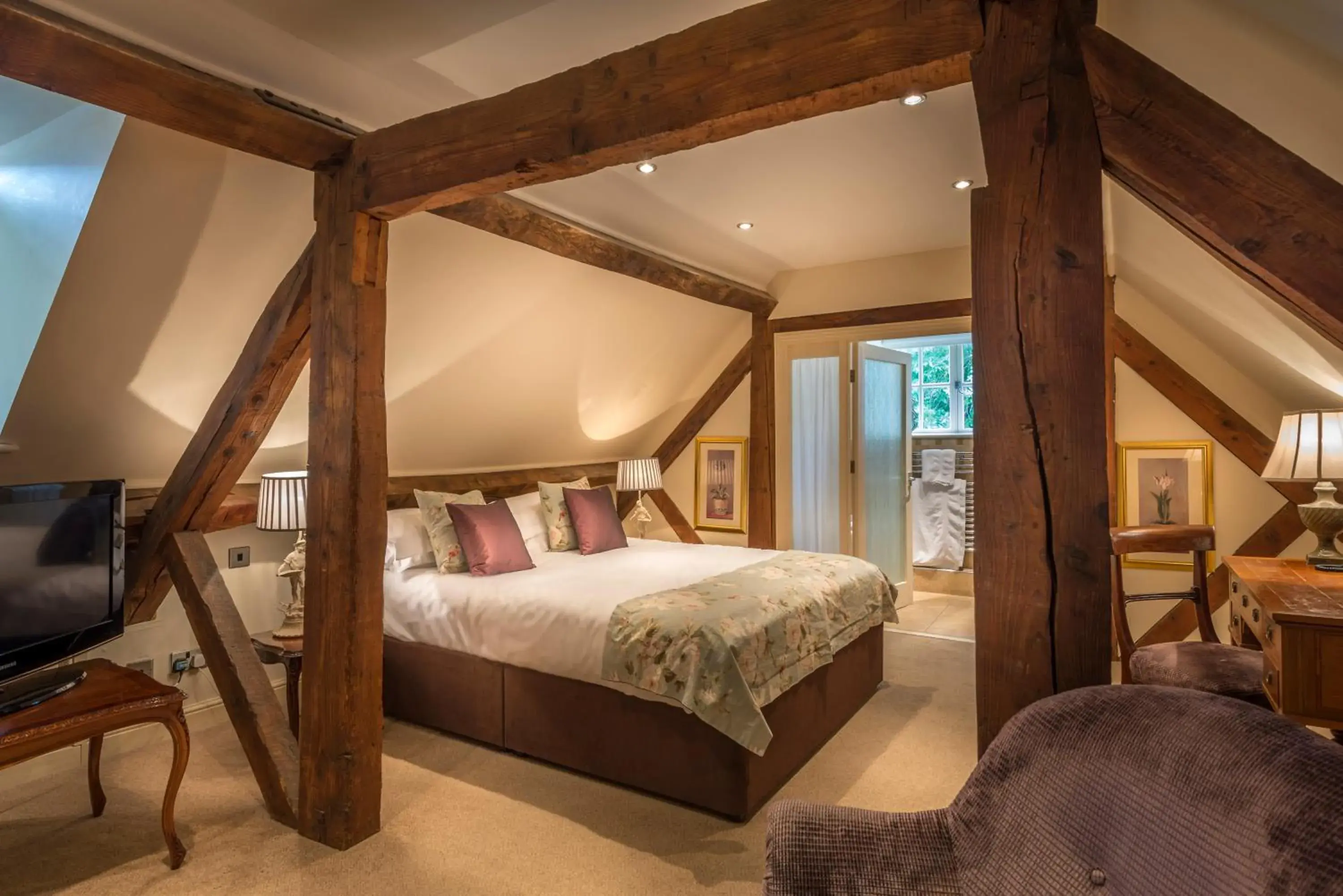 Bed in The White Hart Royal, Moreton-in-Marsh, Cotswolds