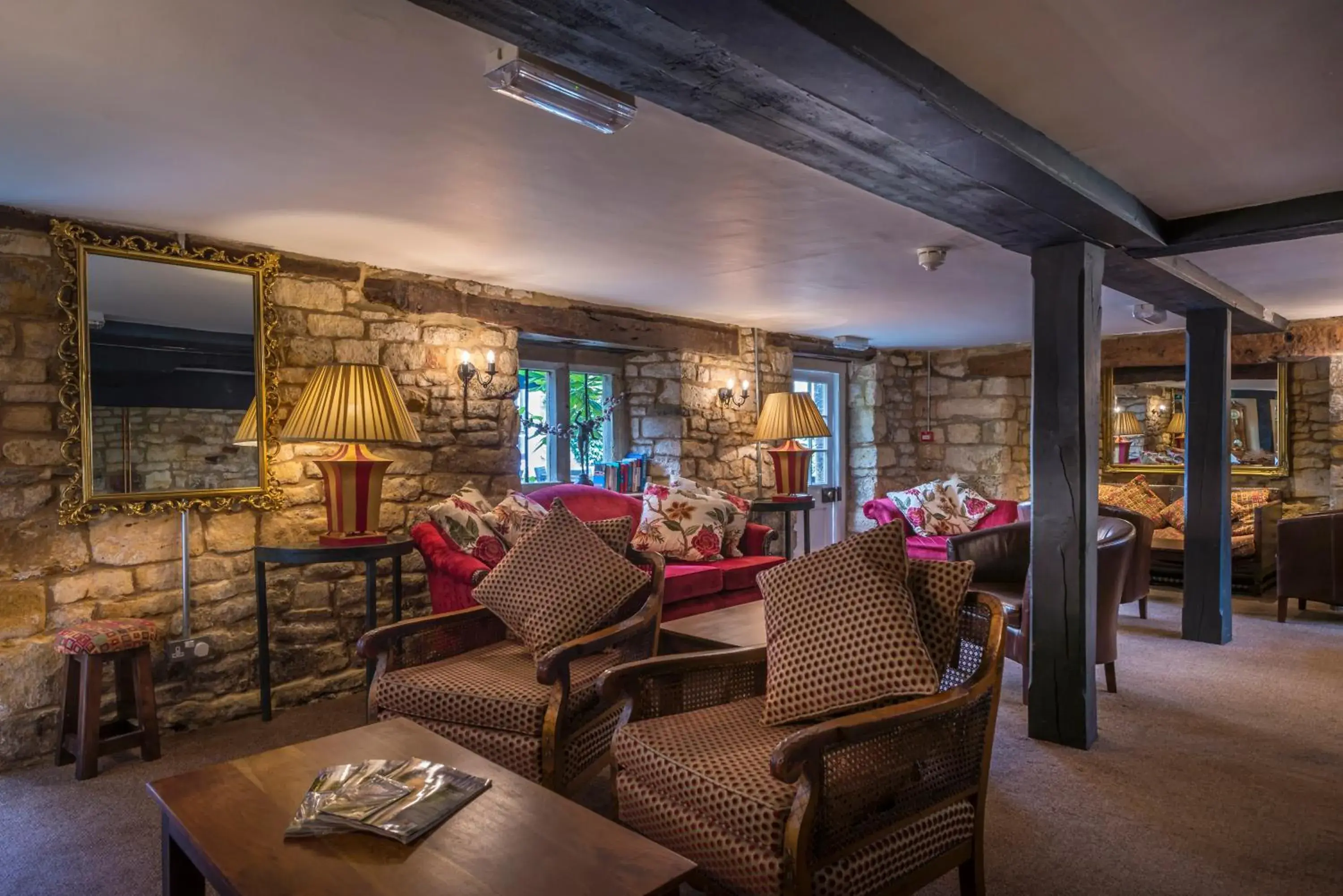 Lounge or bar in The White Hart Royal, Moreton-in-Marsh, Cotswolds