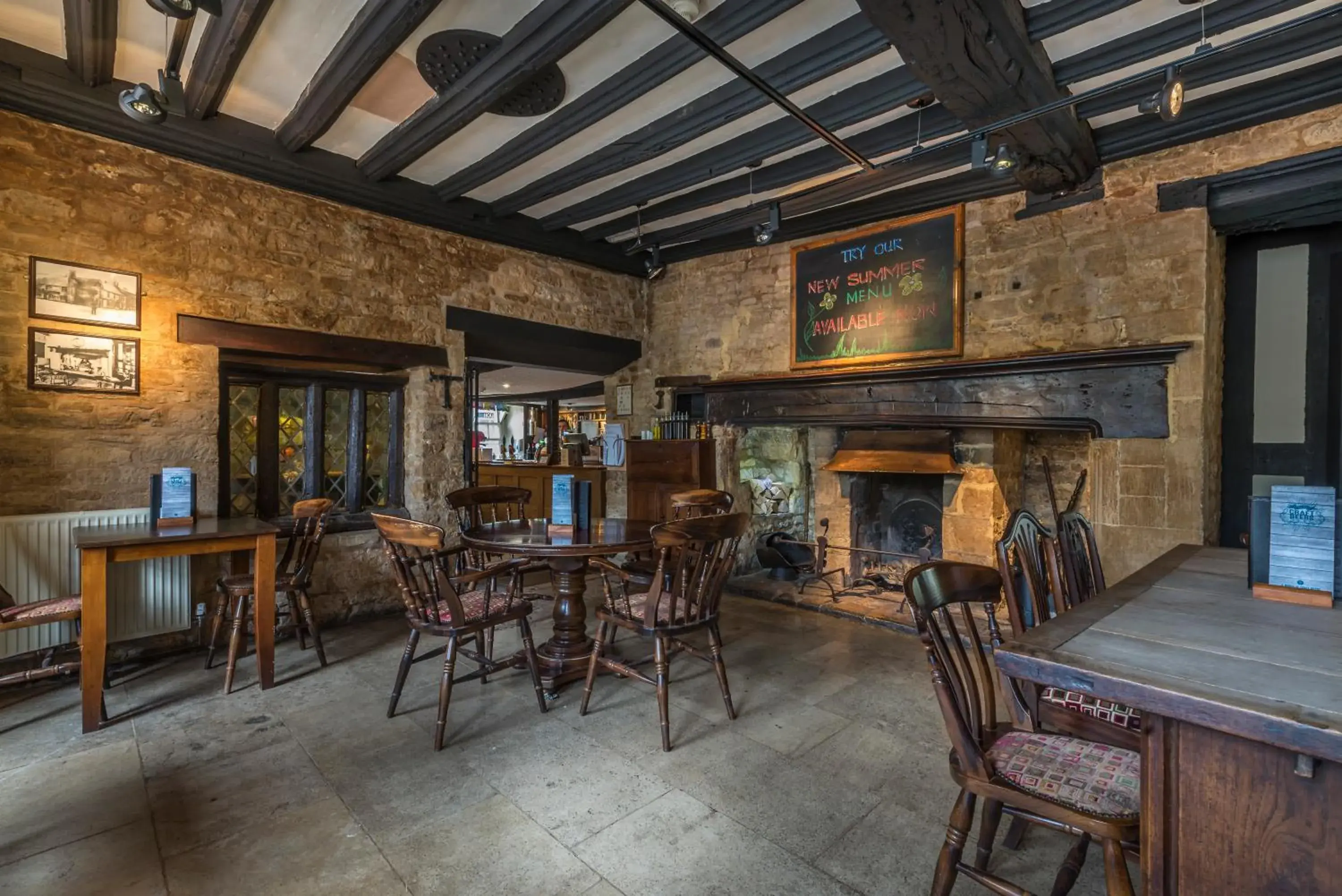 Lounge or bar, Restaurant/Places to Eat in The White Hart Royal, Moreton-in-Marsh, Cotswolds