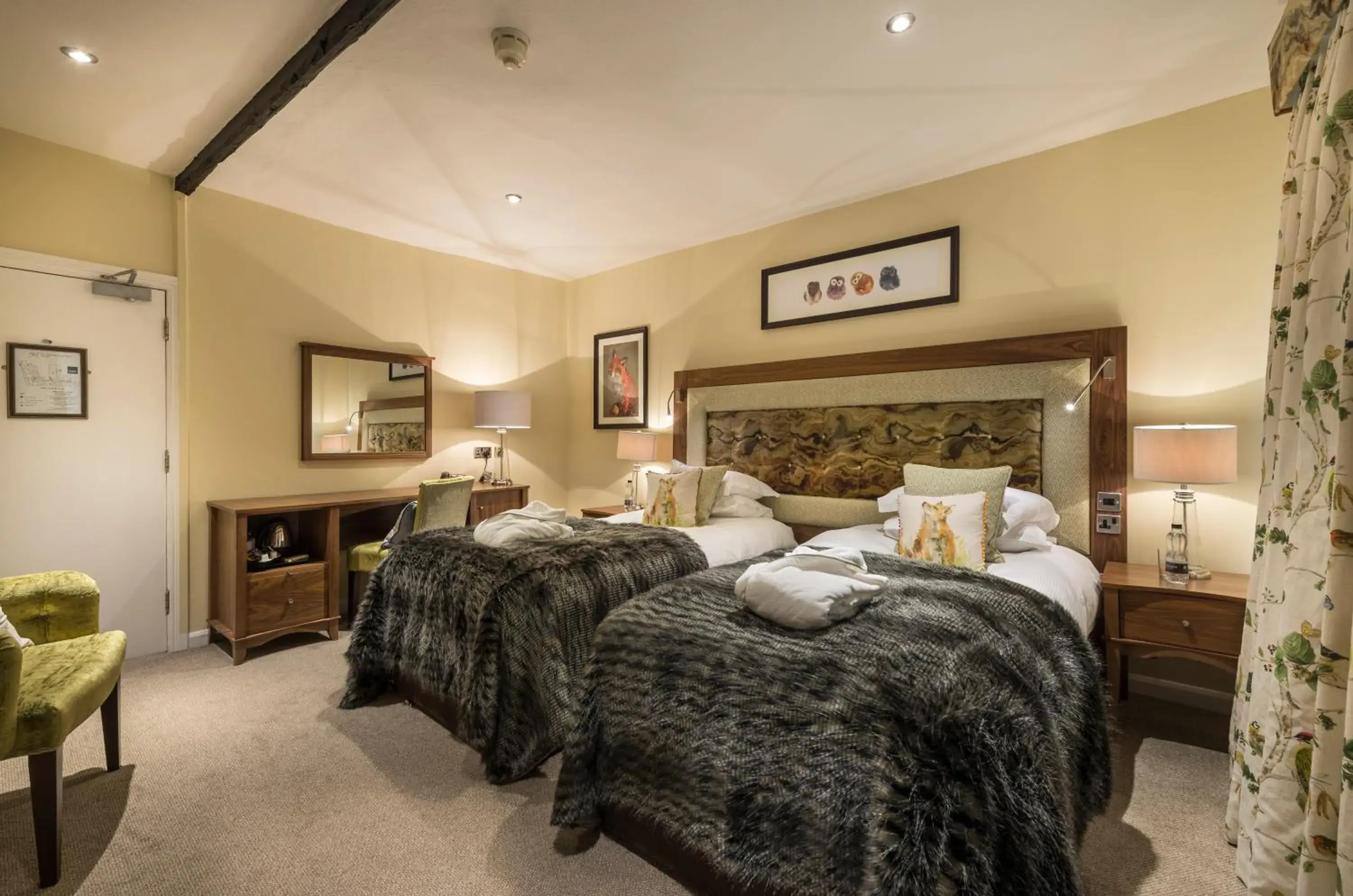 Bedroom, Bed in The White Hart Royal, Moreton-in-Marsh, Cotswolds