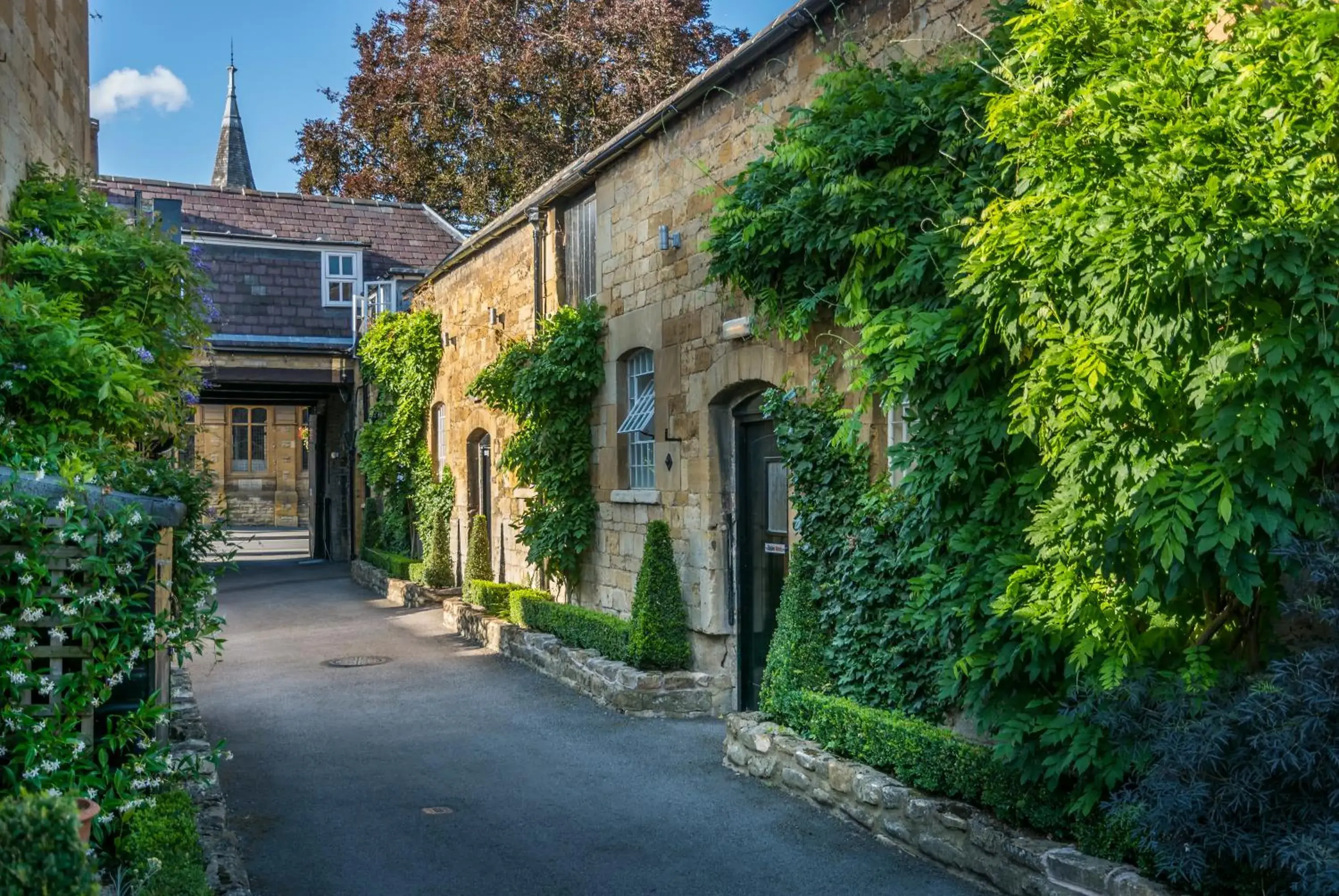 On site, Property Building in The White Hart Royal, Moreton-in-Marsh, Cotswolds