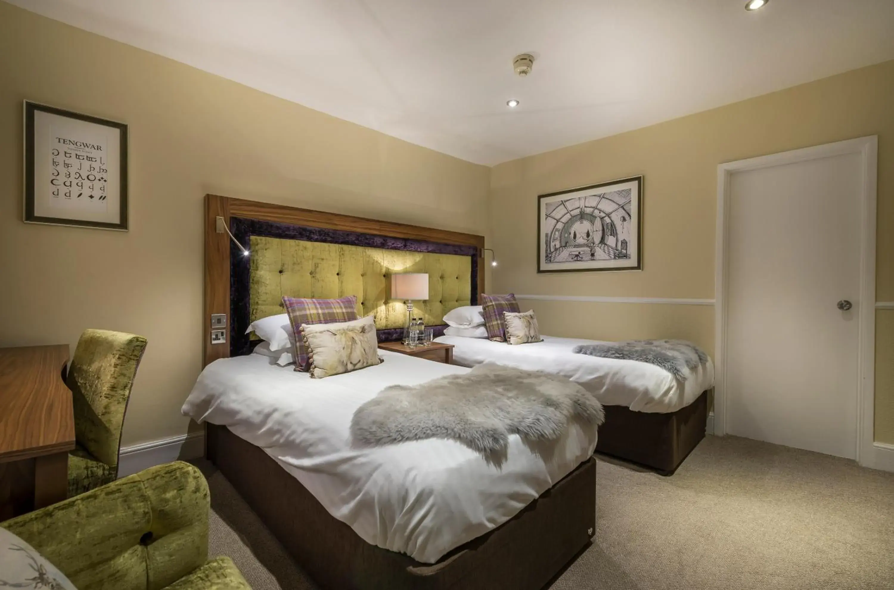 Bedroom, Bed in The White Hart Royal, Moreton-in-Marsh, Cotswolds