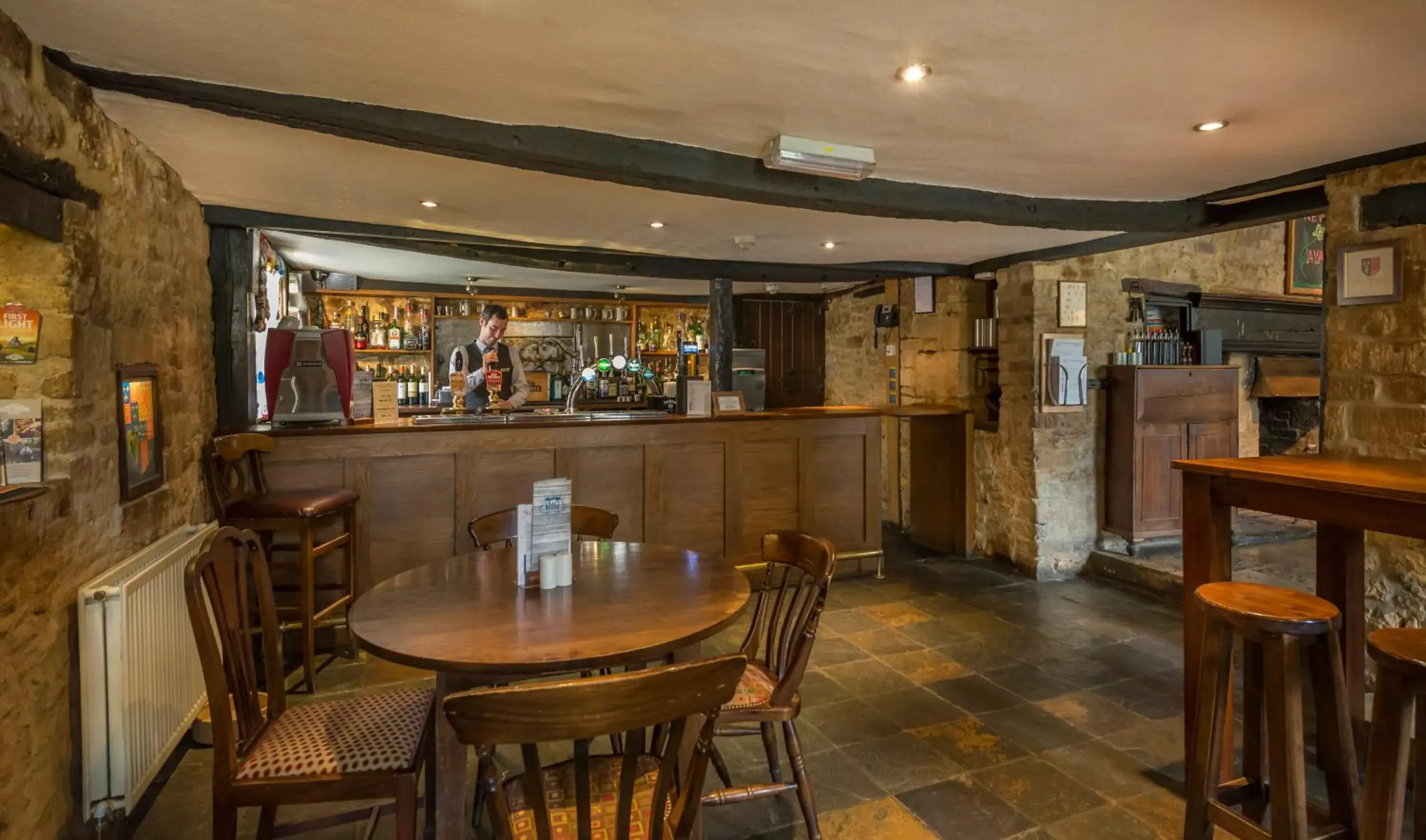 Lounge or bar, Lounge/Bar in The White Hart Royal, Moreton-in-Marsh, Cotswolds