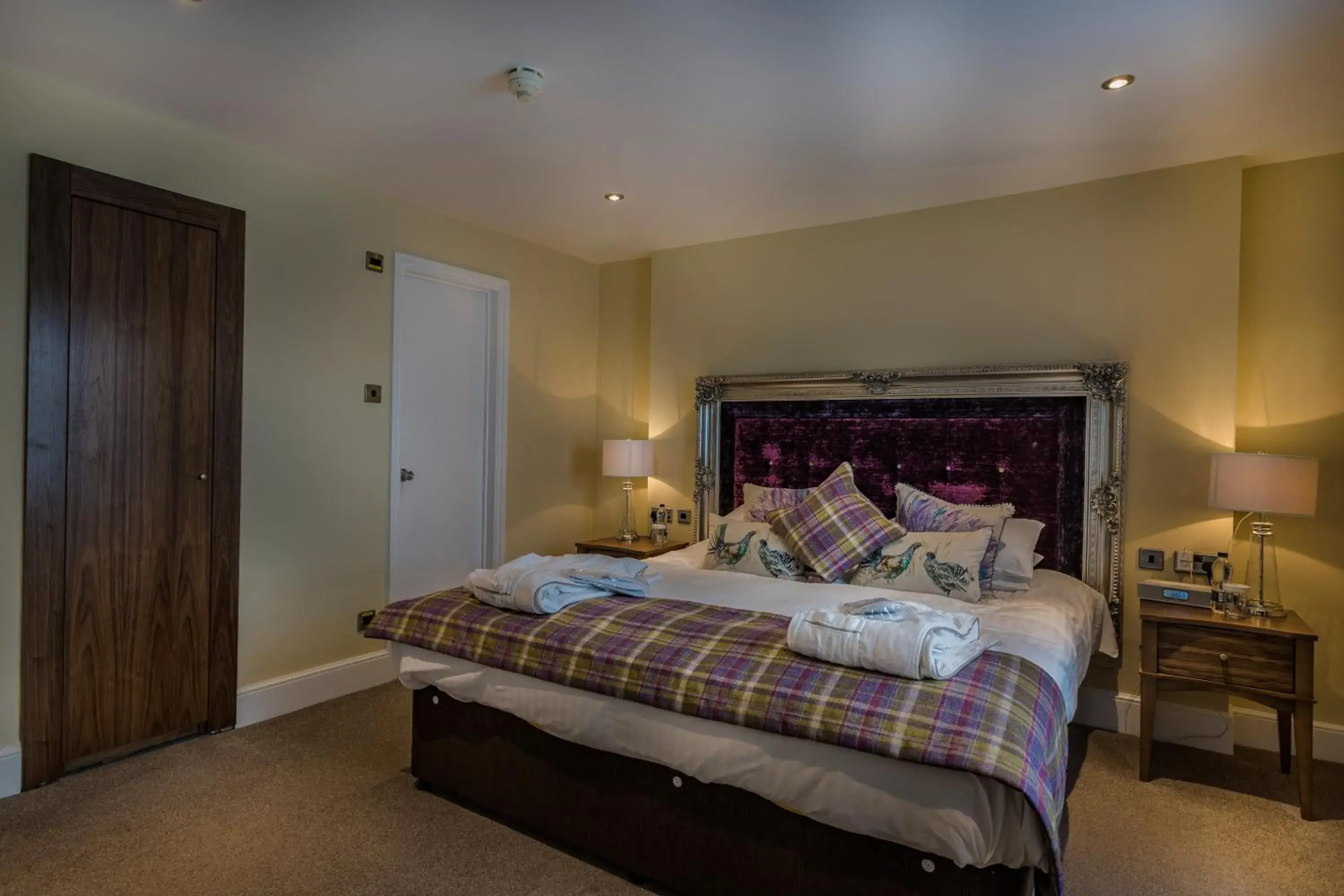 Bedroom, Bed in The White Hart Royal, Moreton-in-Marsh, Cotswolds