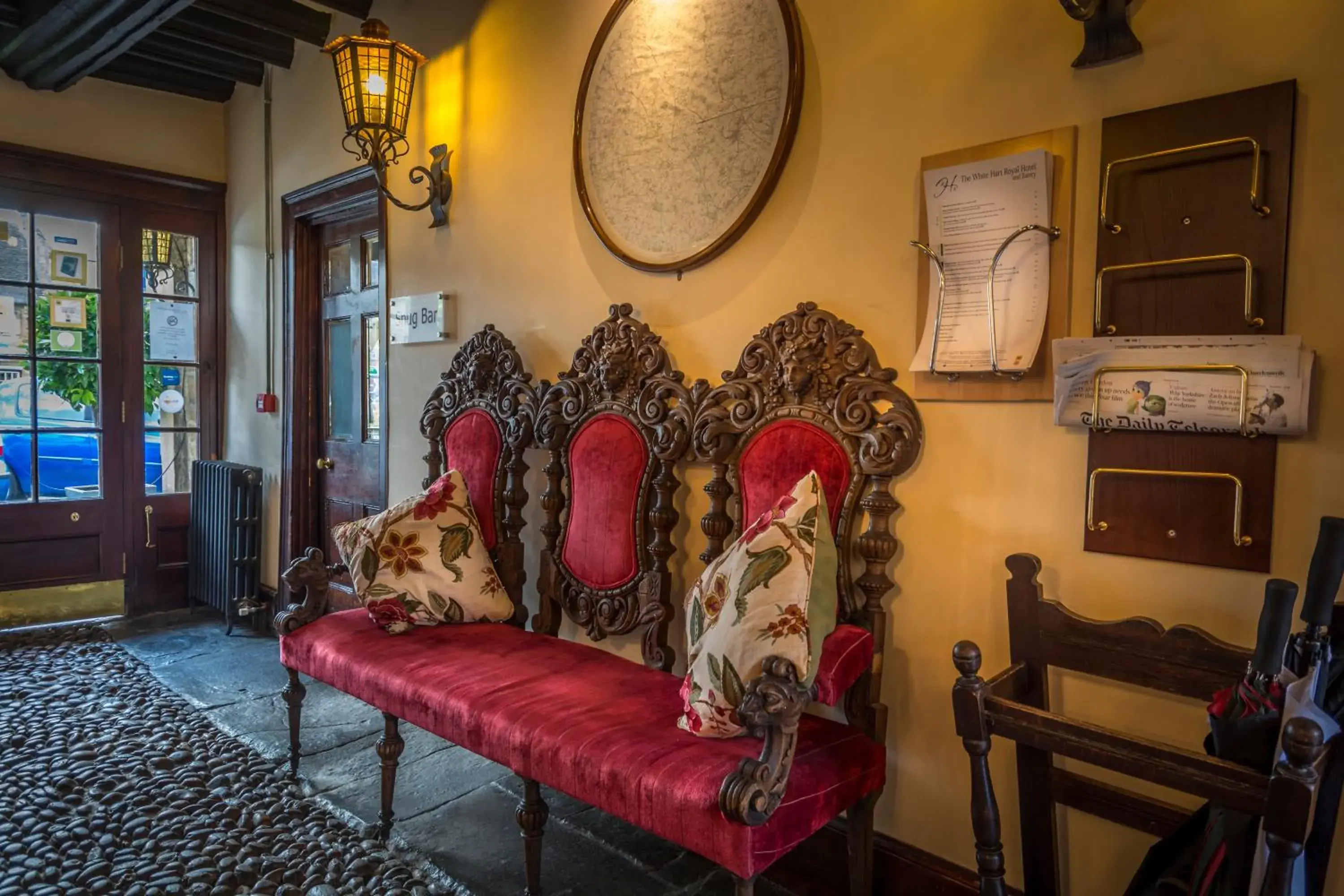 Lobby or reception, Seating Area in The White Hart Royal, Moreton-in-Marsh, Cotswolds