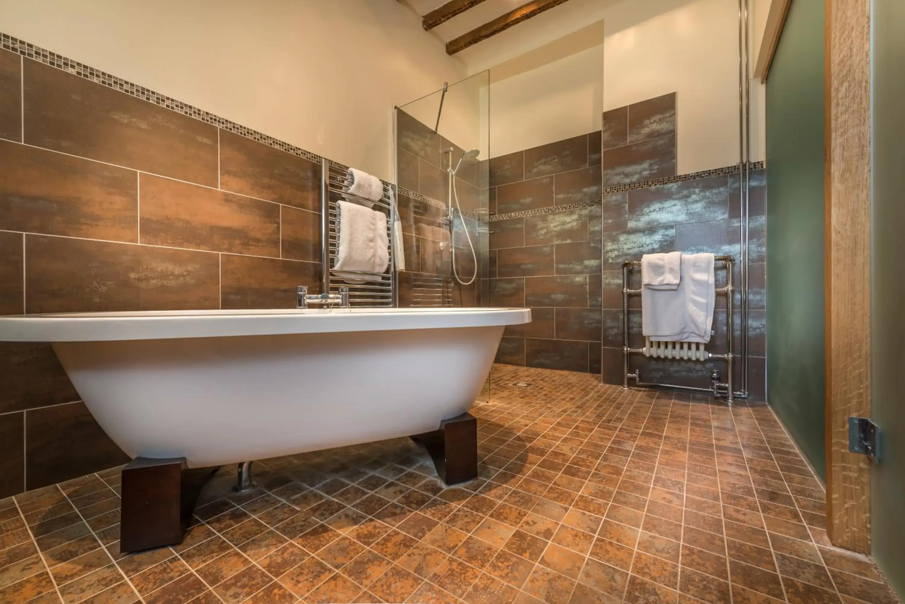 Bathroom in The White Hart Royal, Moreton-in-Marsh, Cotswolds