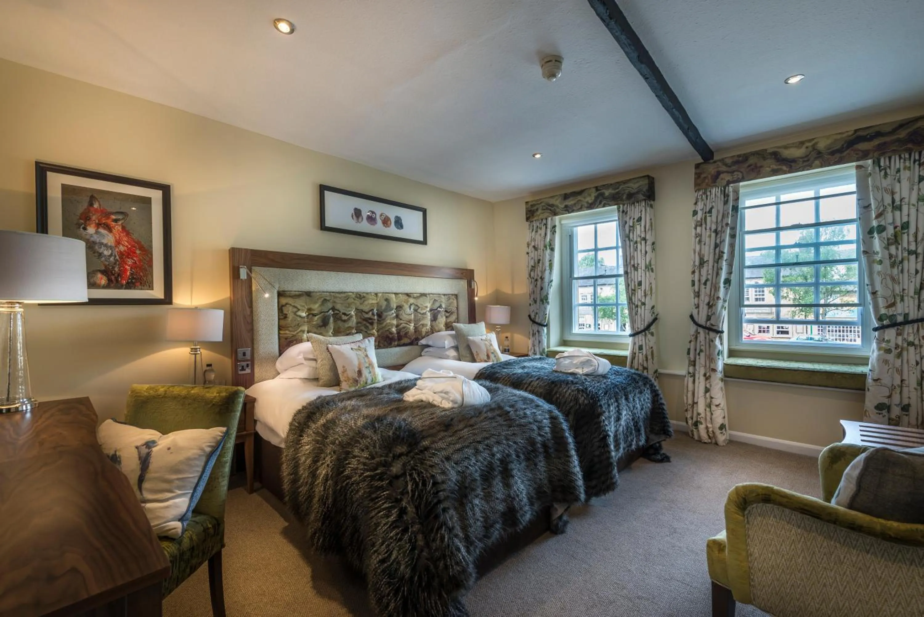Bedroom, Bed in The White Hart Royal, Moreton-in-Marsh, Cotswolds - The Coaching Inn Group