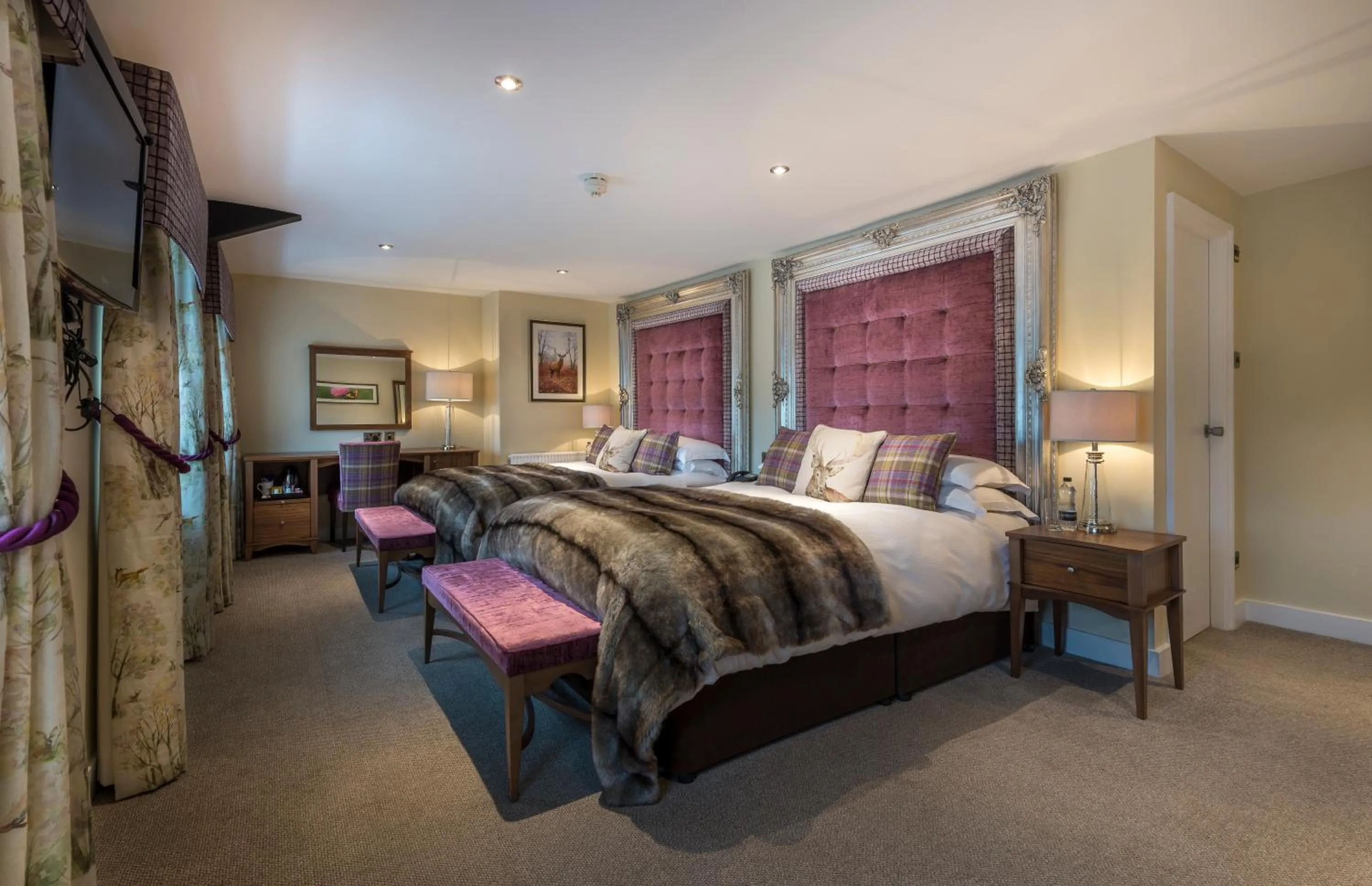 Bedroom, Bed in The White Hart Royal, Moreton-in-Marsh, Cotswolds - The Coaching Inn Group