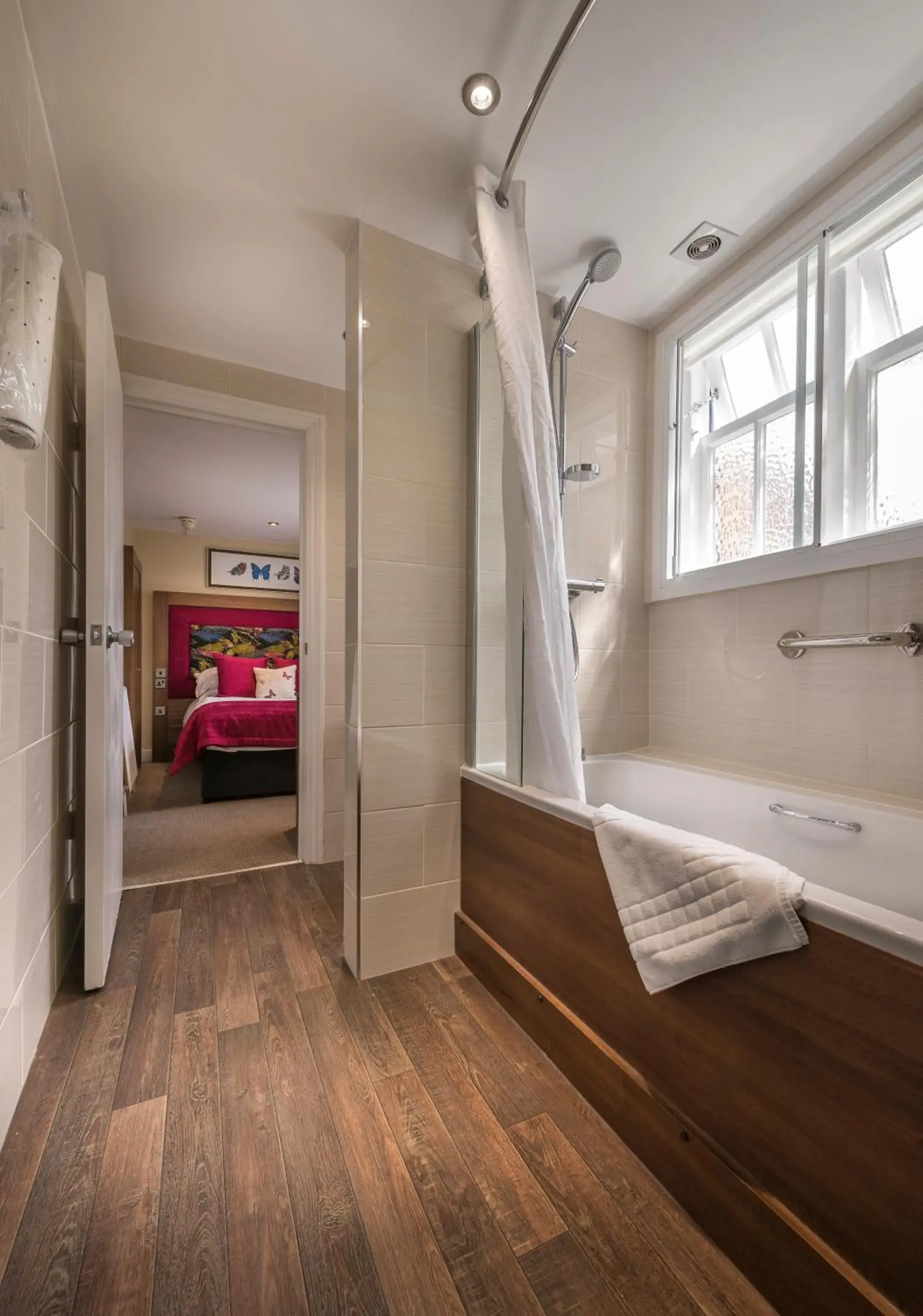 Bathroom, Bed in The White Hart Royal, Moreton-in-Marsh, Cotswolds