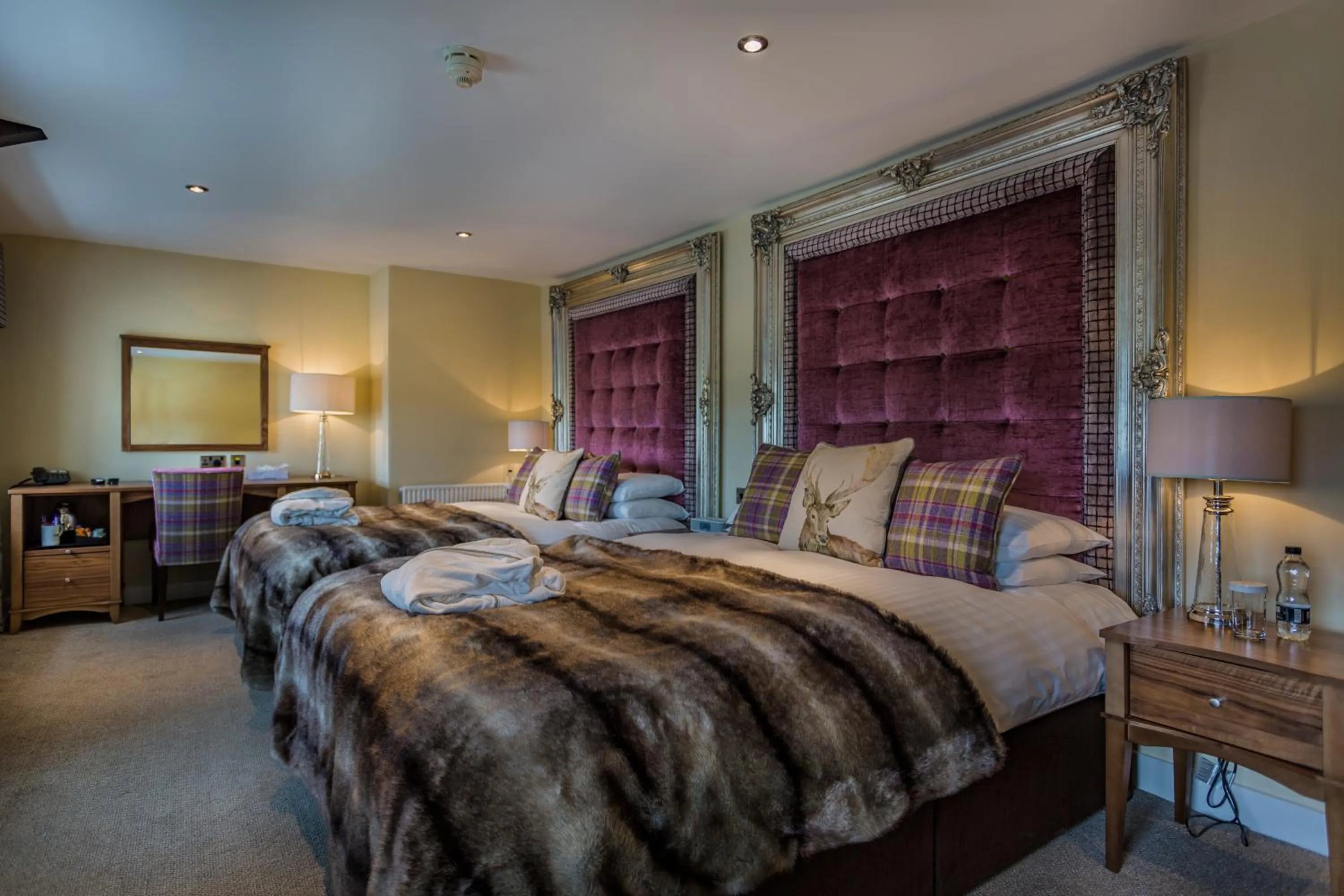 Bedroom, Bed in The White Hart Royal, Moreton-in-Marsh, Cotswolds - The Coaching Inn Group