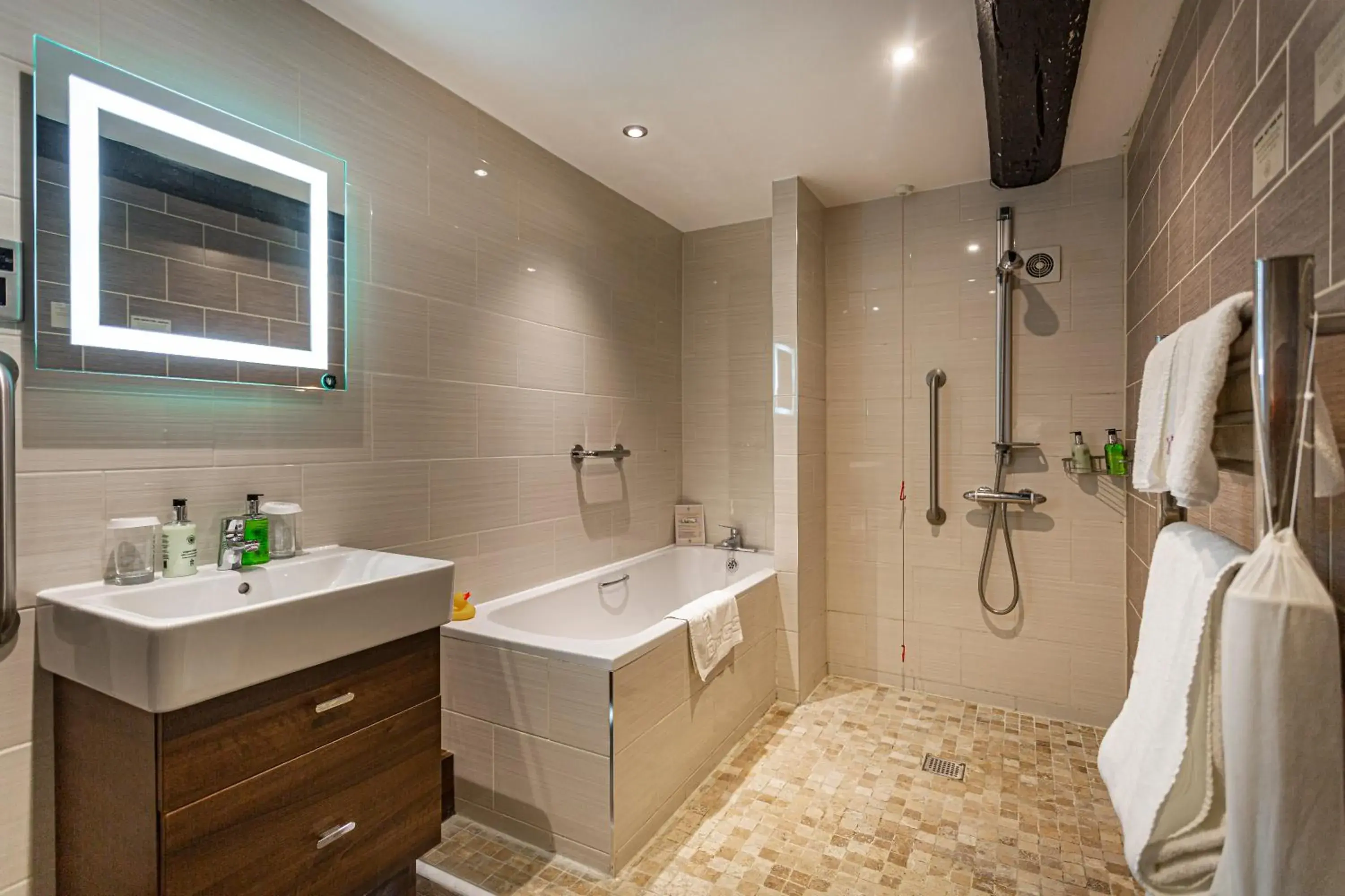 Bathroom in The White Hart Royal, Moreton-in-Marsh, Cotswolds