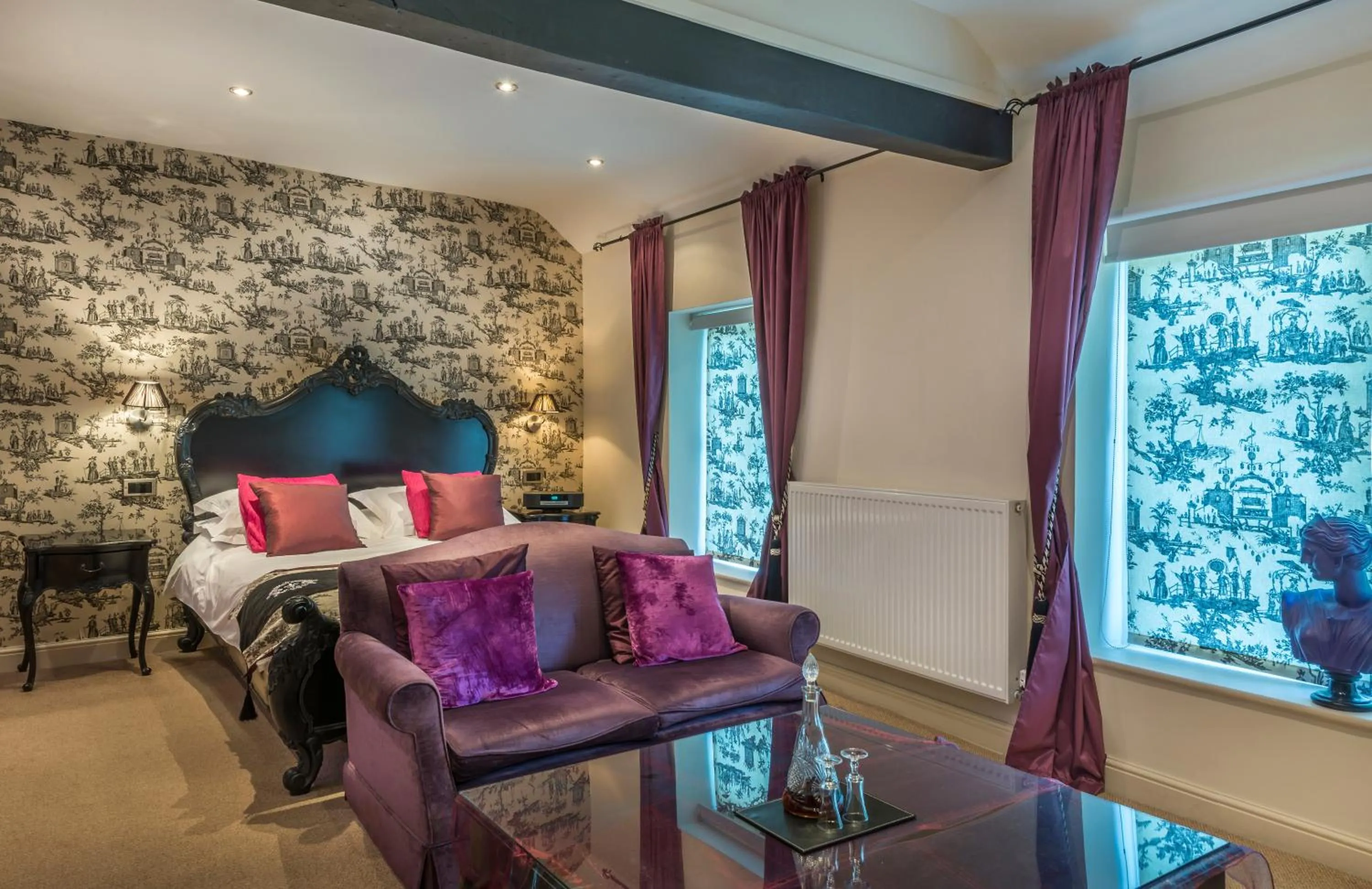 Bedroom, Bed in The White Hart Royal, Moreton-in-Marsh, Cotswolds - The Coaching Inn Group