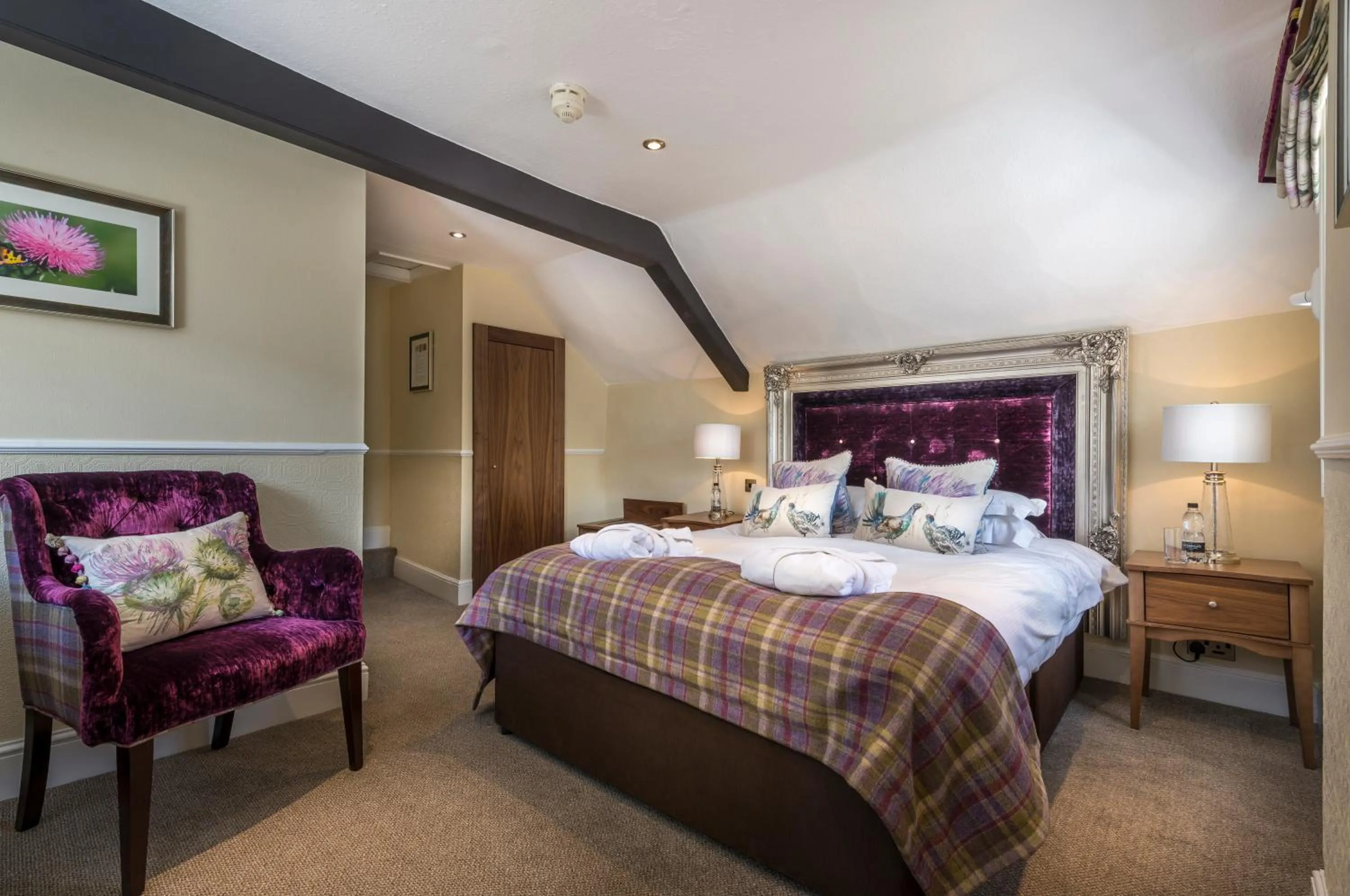 Bedroom, Bed in The White Hart Royal, Moreton-in-Marsh, Cotswolds - The Coaching Inn Group