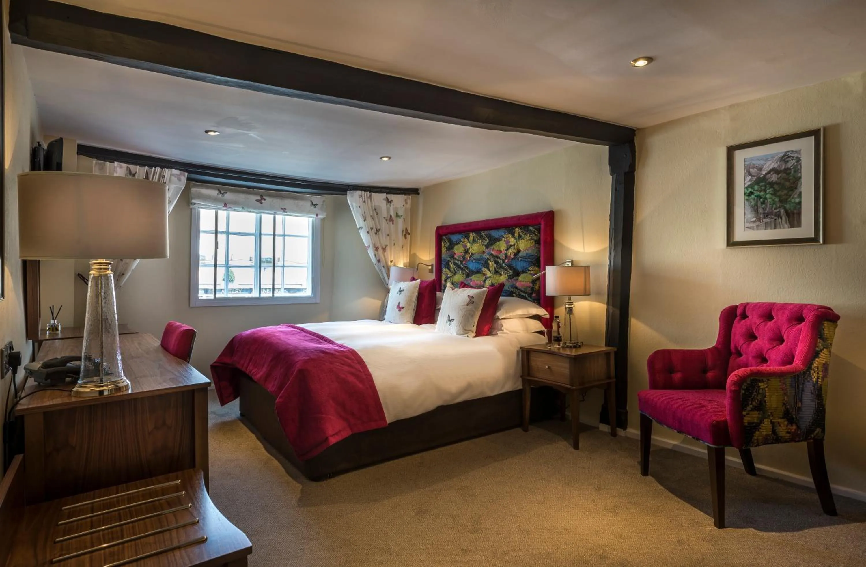 Bedroom, Bed in The White Hart Royal, Moreton-in-Marsh, Cotswolds - The Coaching Inn Group