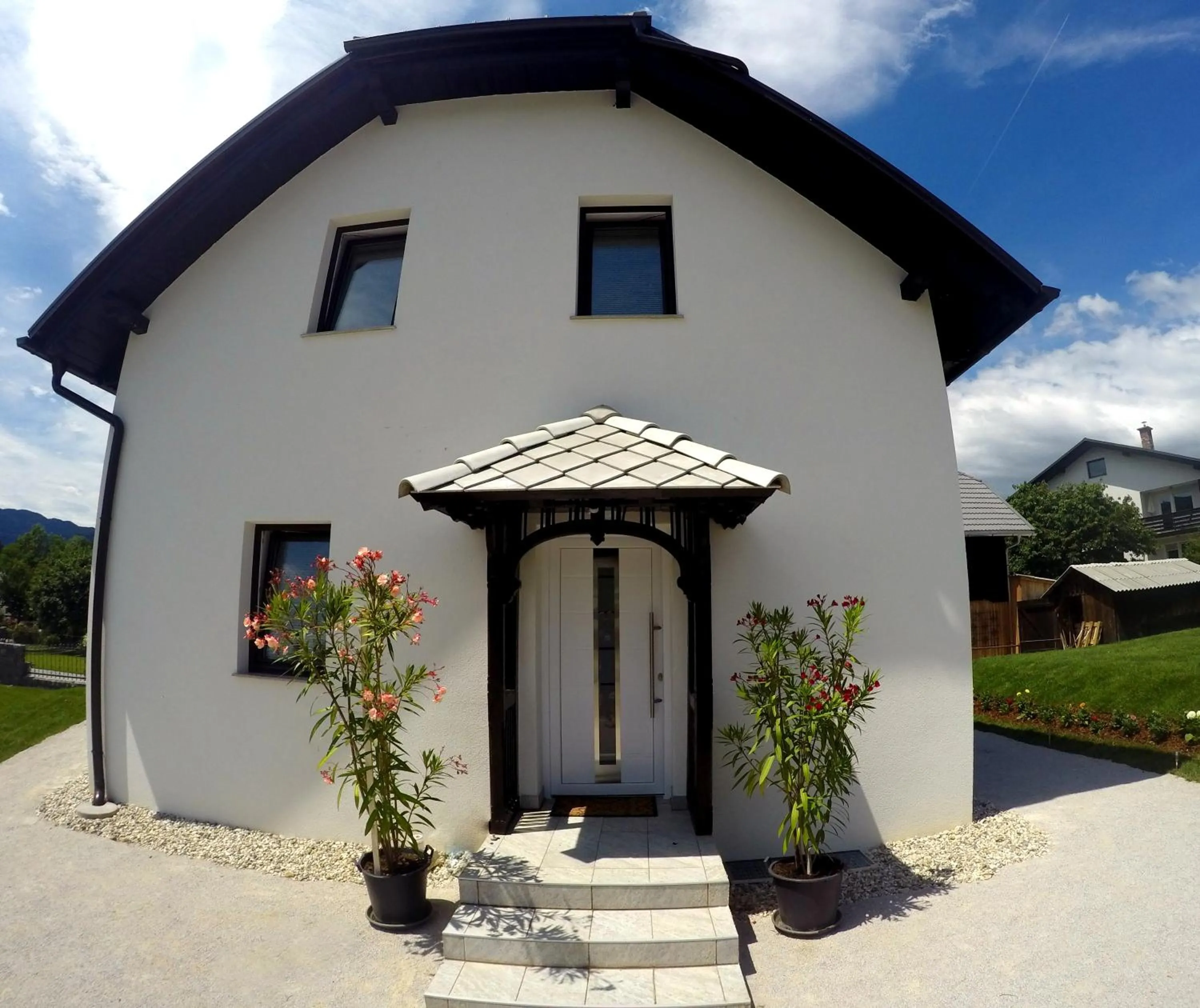 Property building in The Jungle Apartments and Rooms (Vila Džungla)