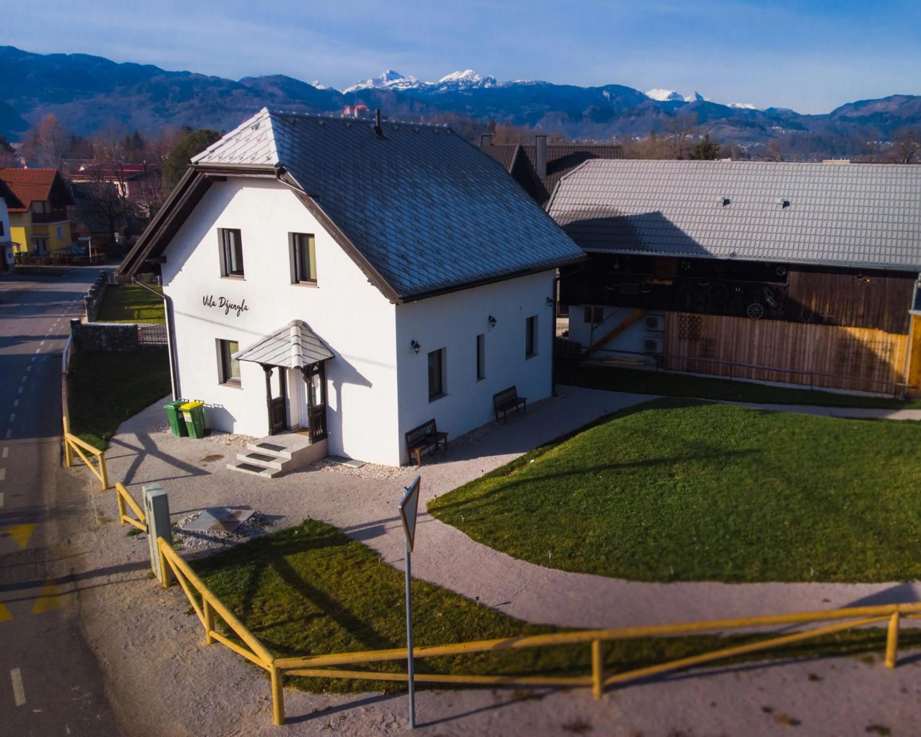 Property building in The Jungle Apartments and Rooms (Vila Džungla)