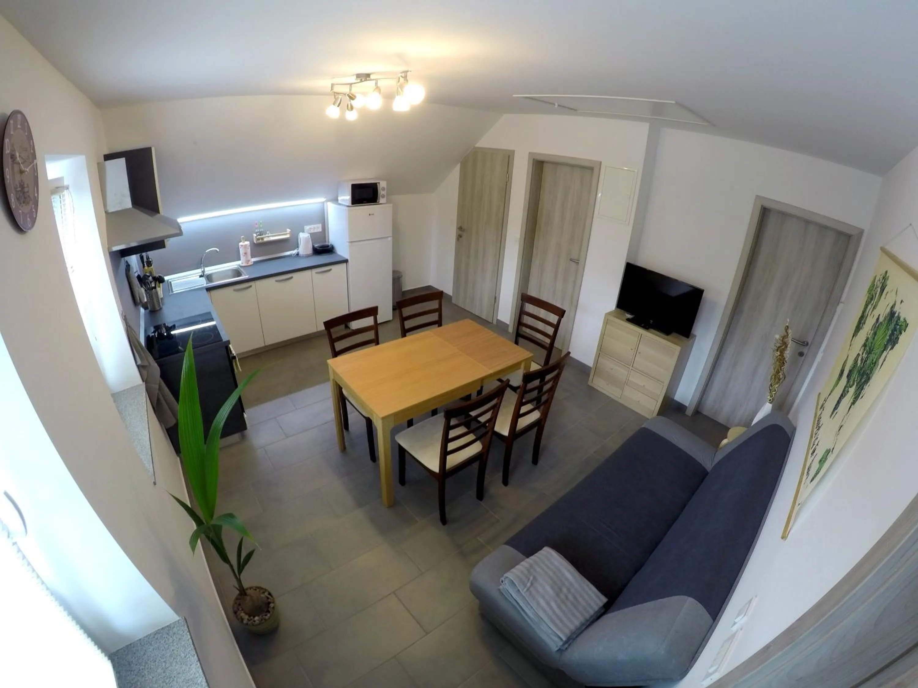 Kitchen or kitchenette in The Jungle Apartments and Rooms (Vila Džungla)