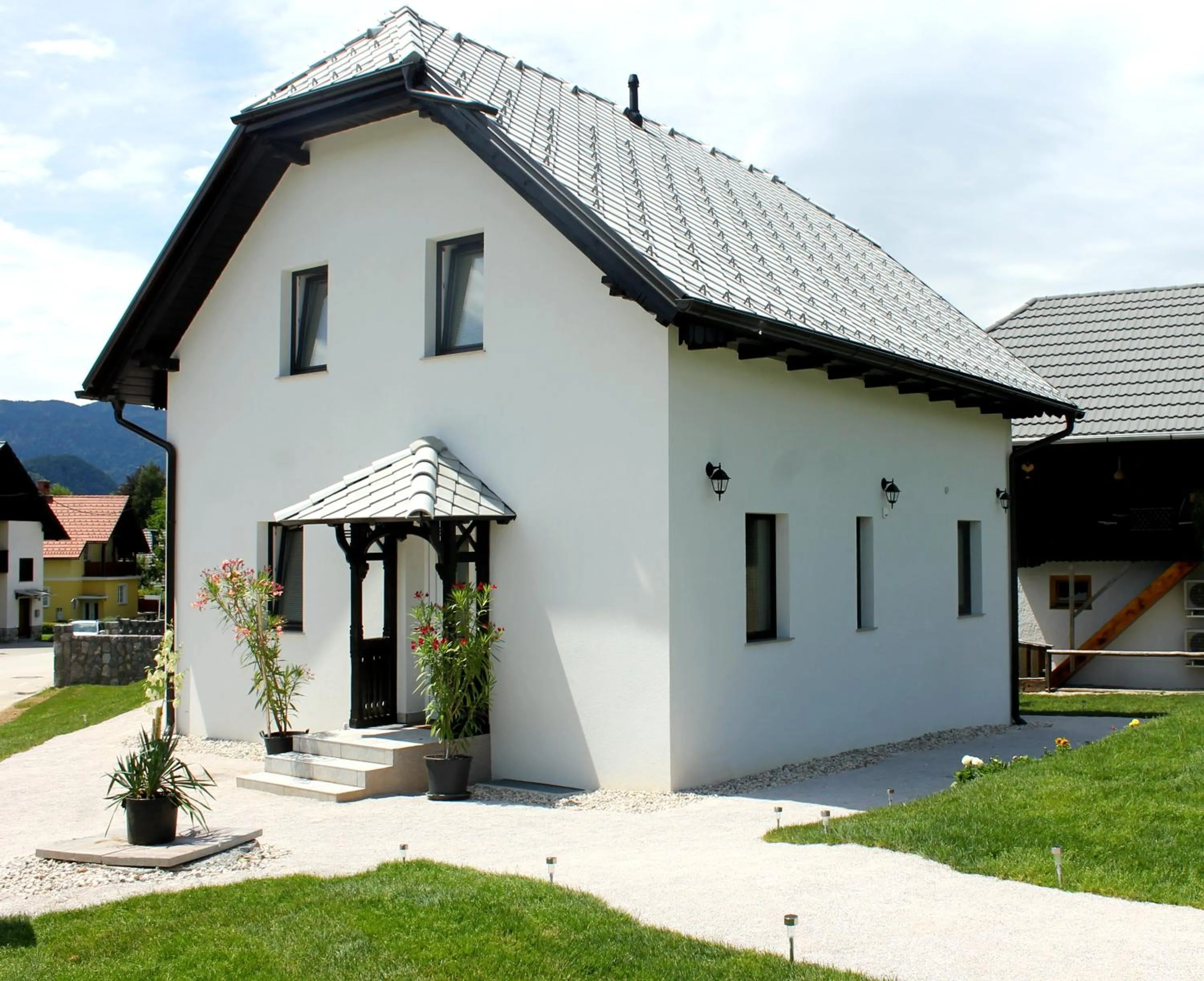 Property building in The Jungle Apartments and Rooms (Vila Džungla)
