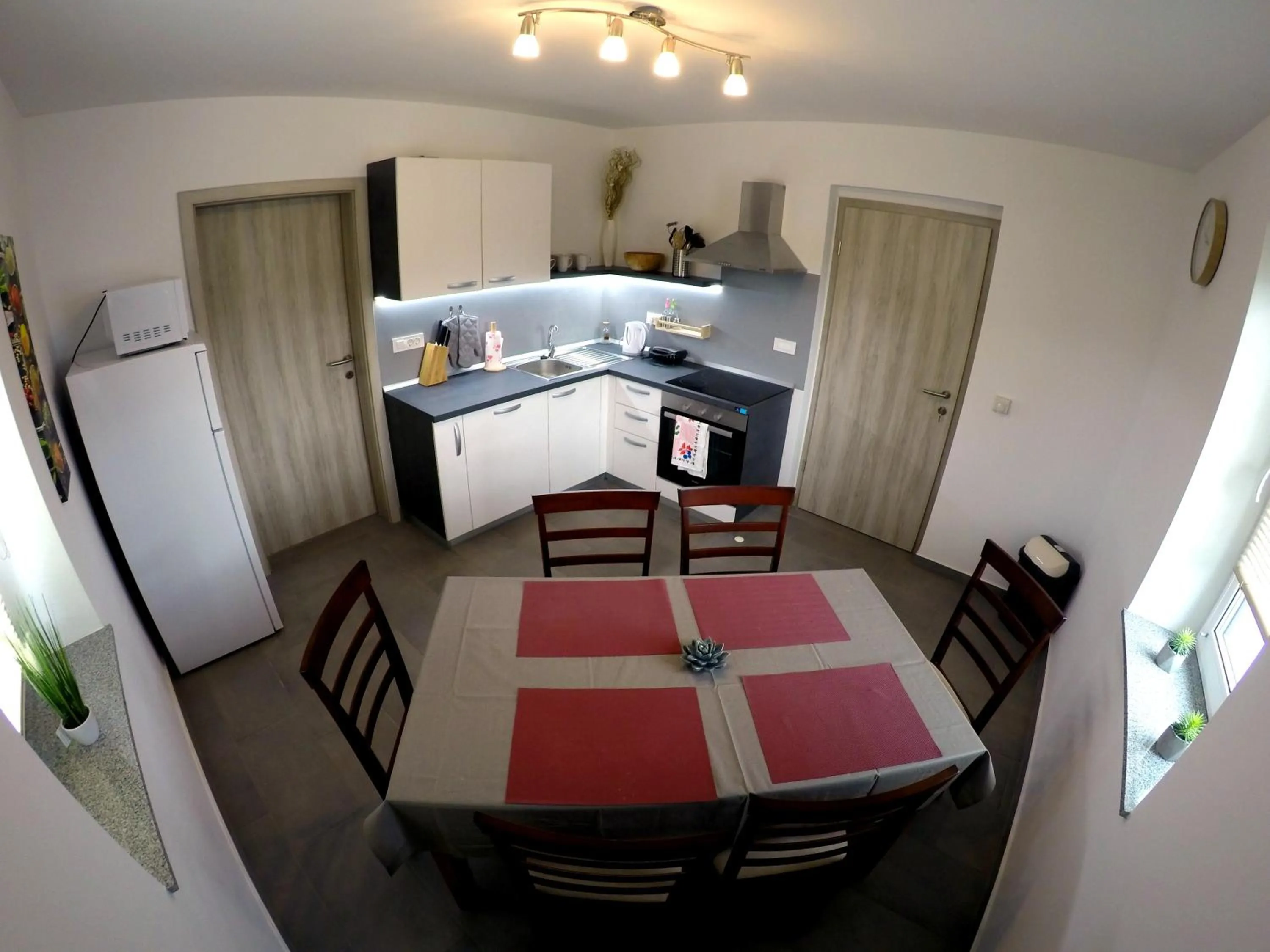 Kitchen or kitchenette in The Jungle Apartments and Rooms (Vila Džungla)