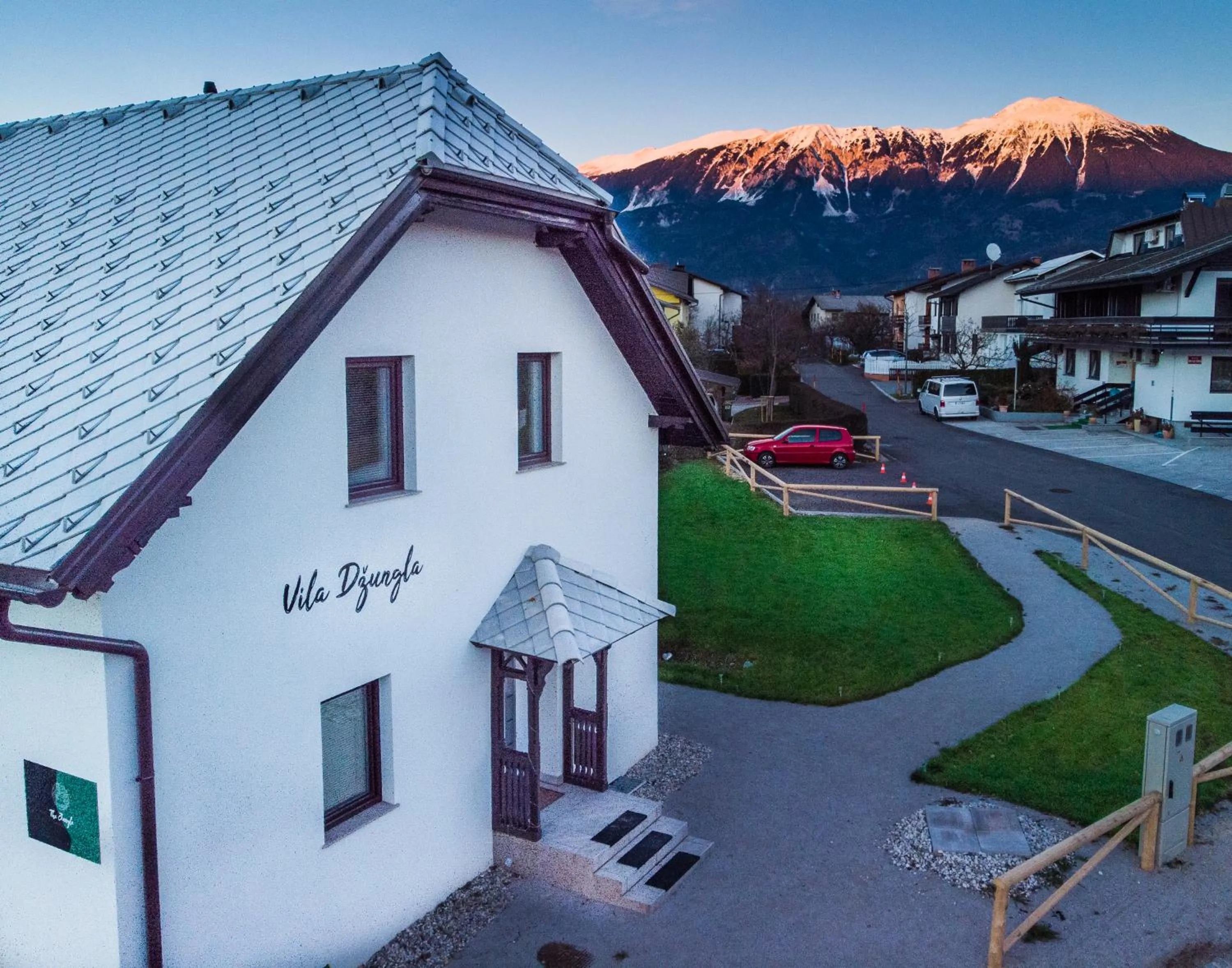 Property building in The Jungle Apartments and Rooms (Vila Džungla)