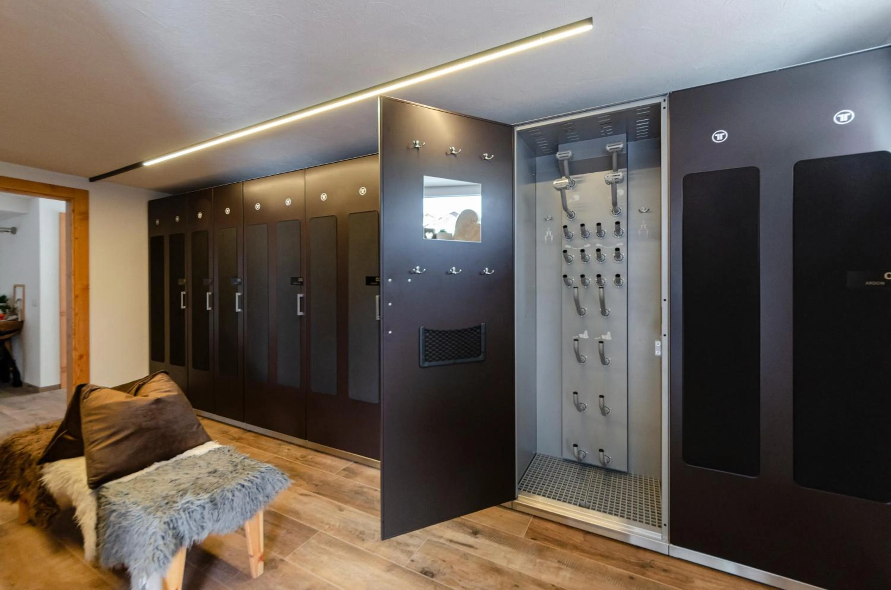 Skiing in Mason La Zondra