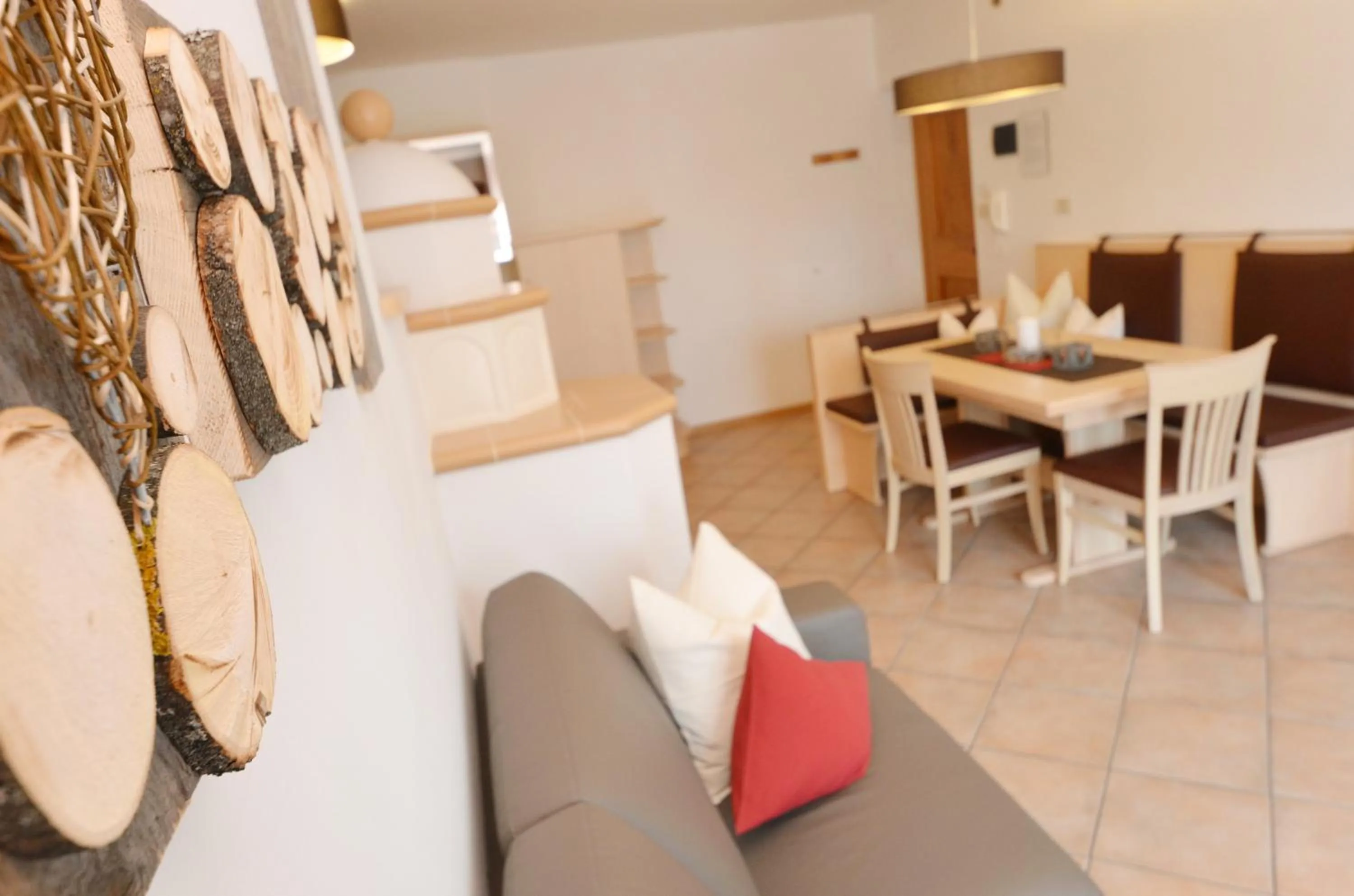 Dining area in Mason La Zondra