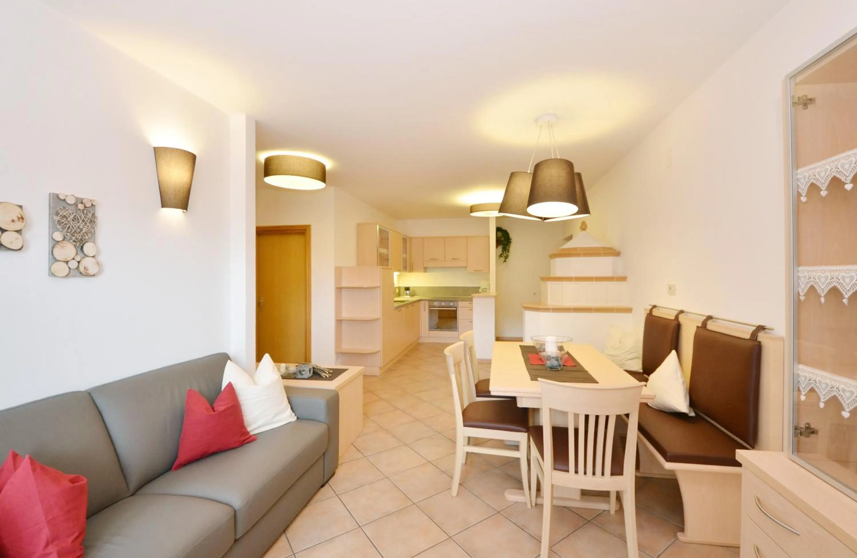 Dining area in Mason La Zondra