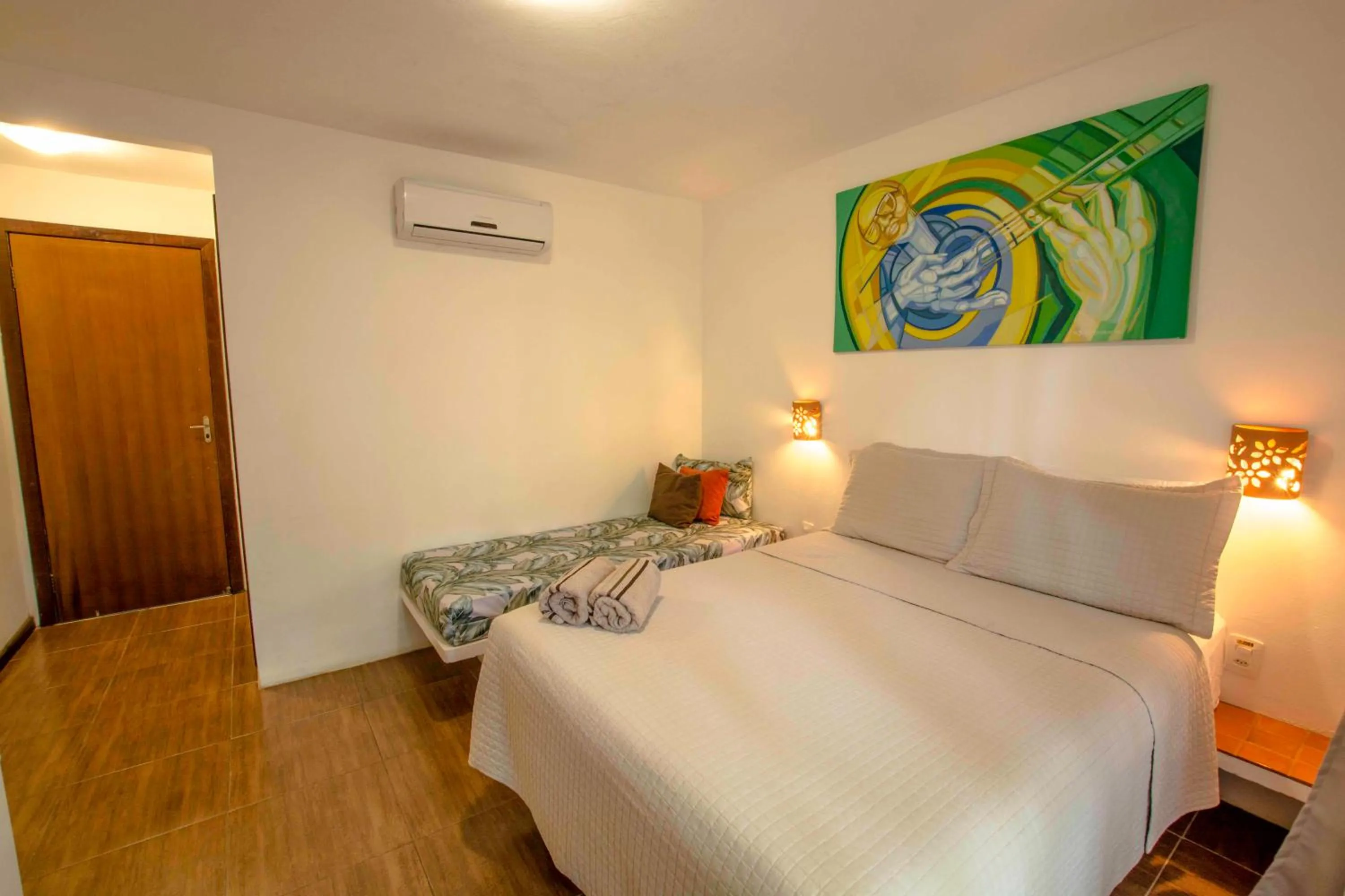 Photo of the whole room, Bed in Pousada Borboleta