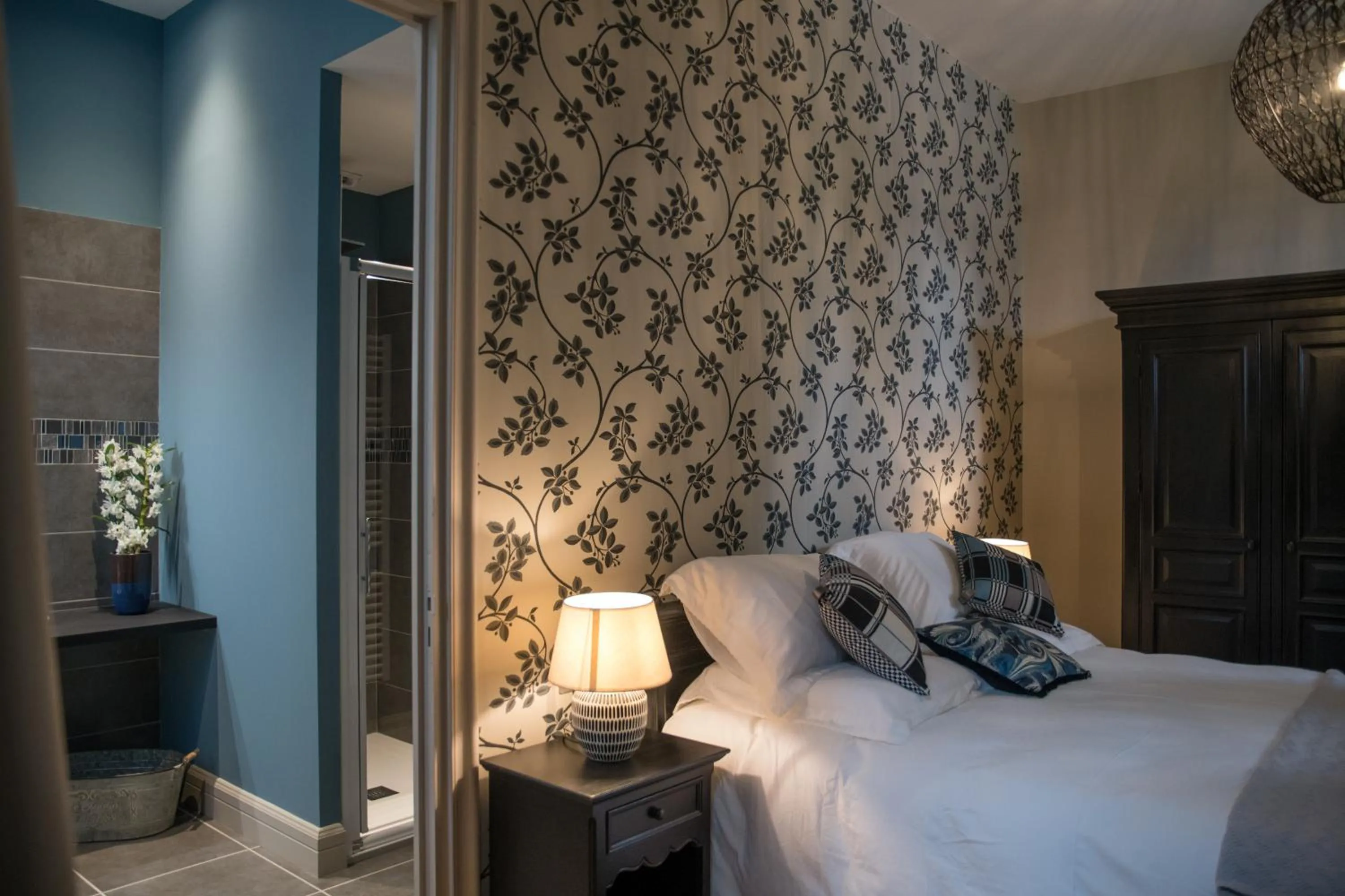 Shower, Bed in Le Relais