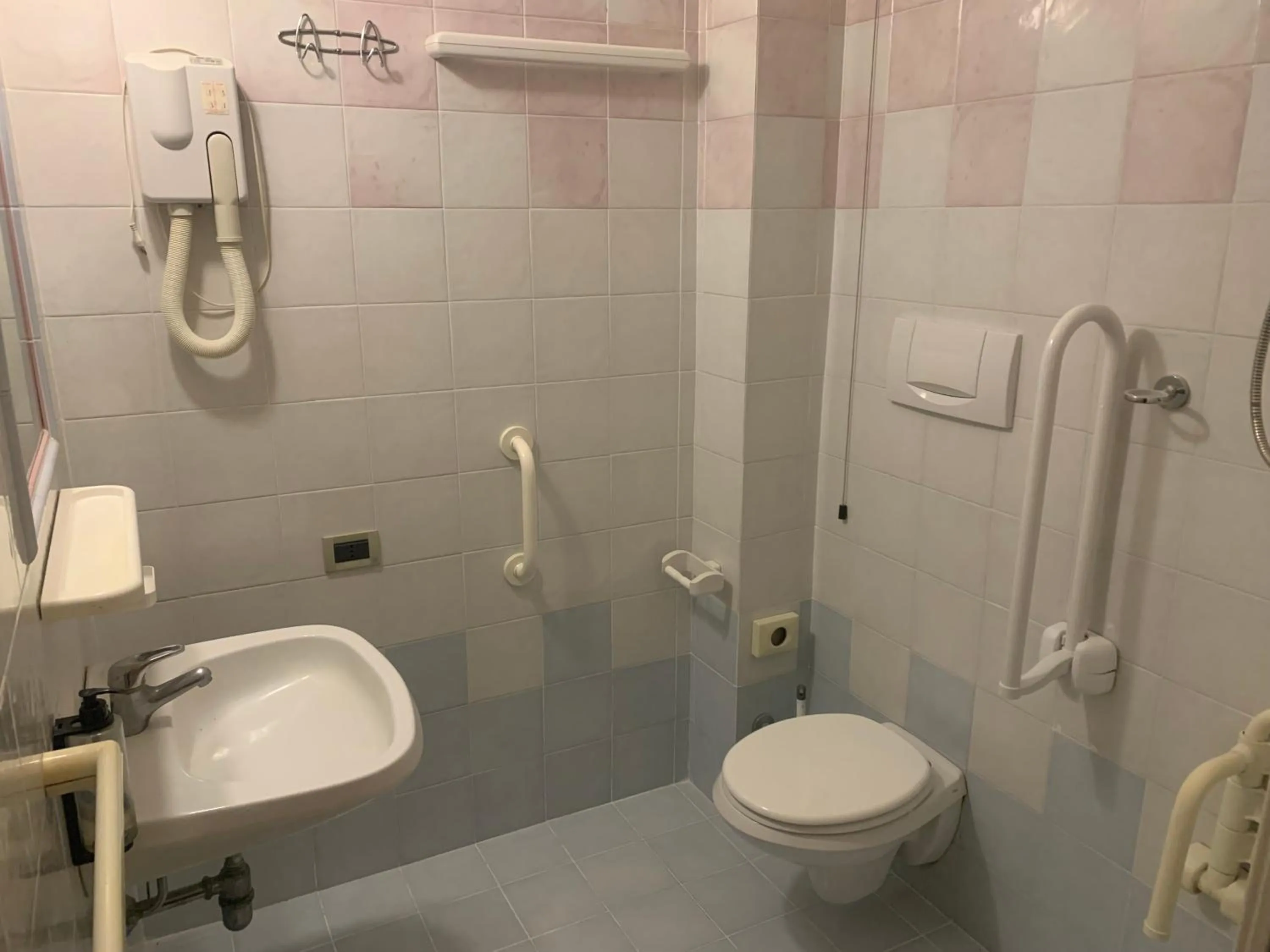 Shower in Hotel Massimo