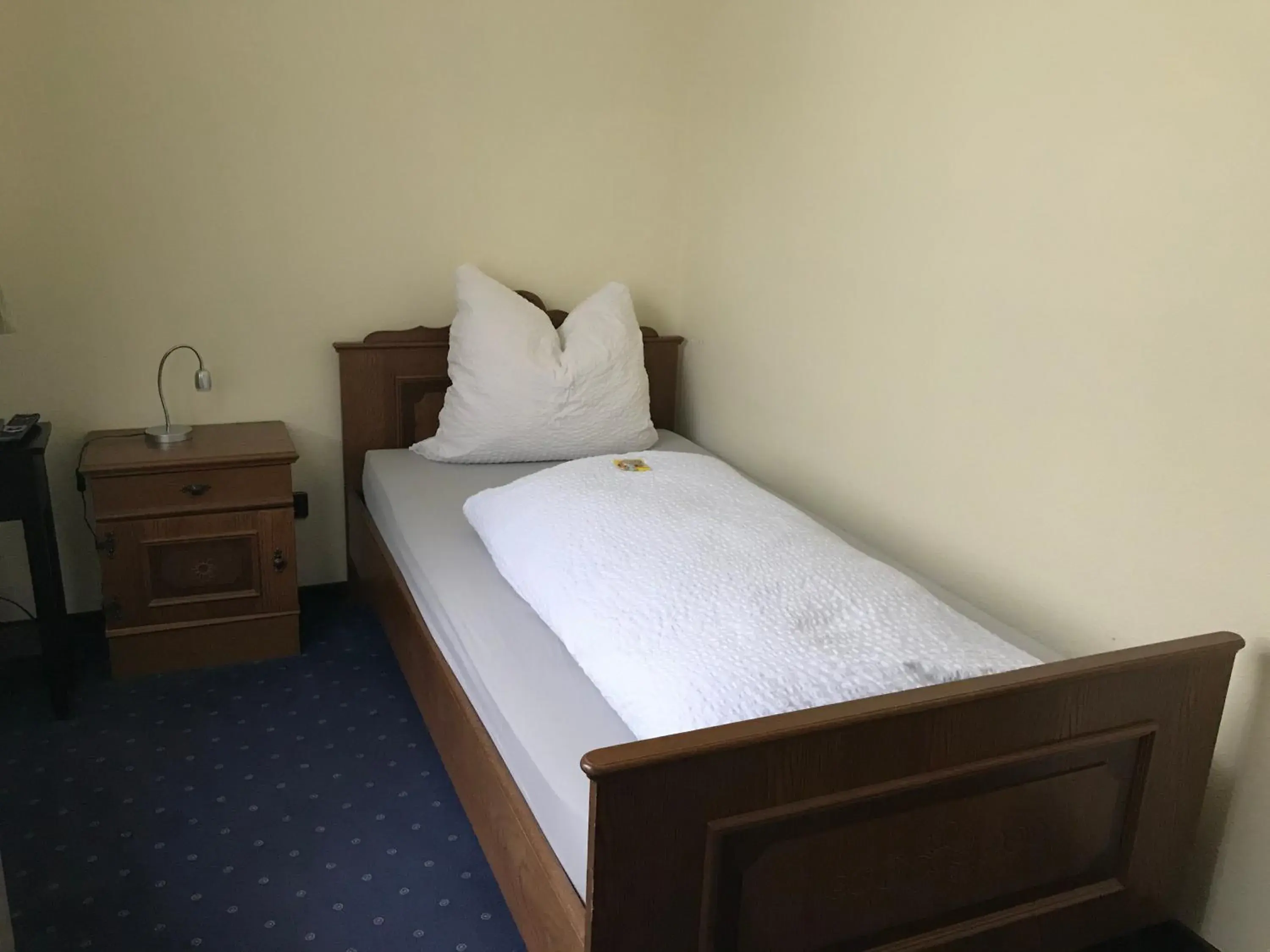 Single Room with Mountain View in Hotel Hoxter Am Jakobsweg Single Room with Mountain View in Hotel Hoxter Am Jakobsweg