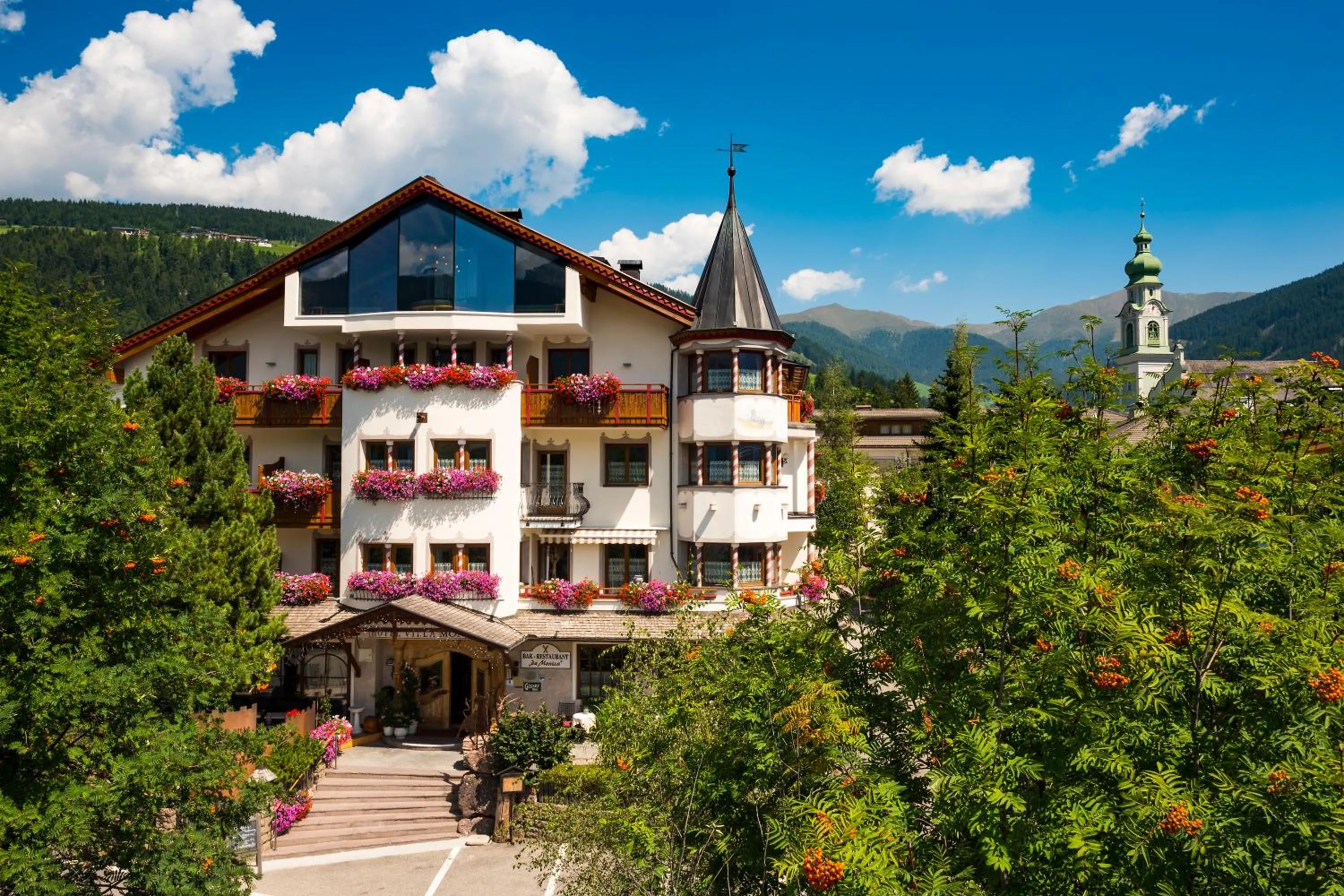 Property building in Hotel Villa Monica