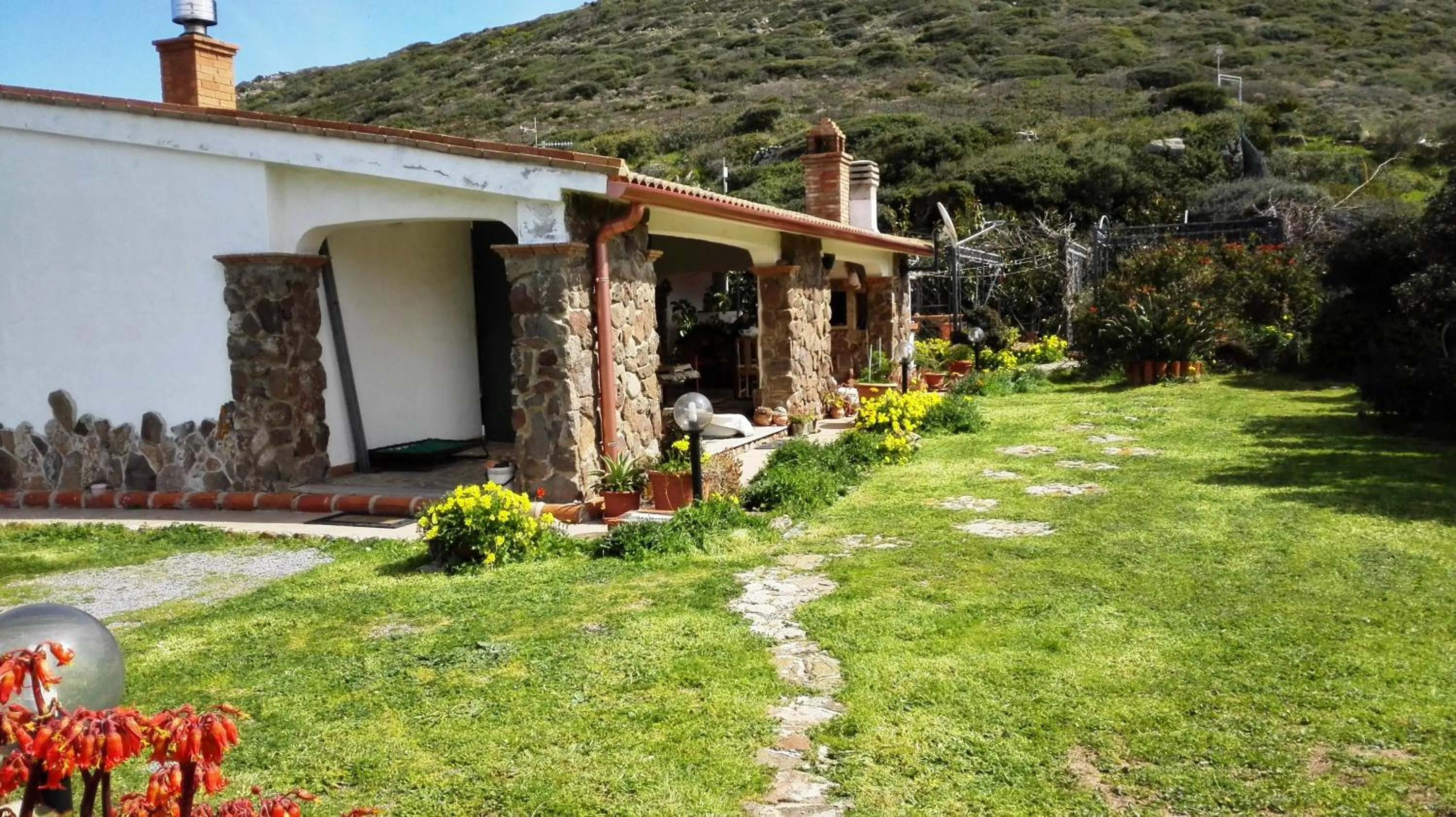 Property building in B&B Glamping Semaforo Capo Sperone