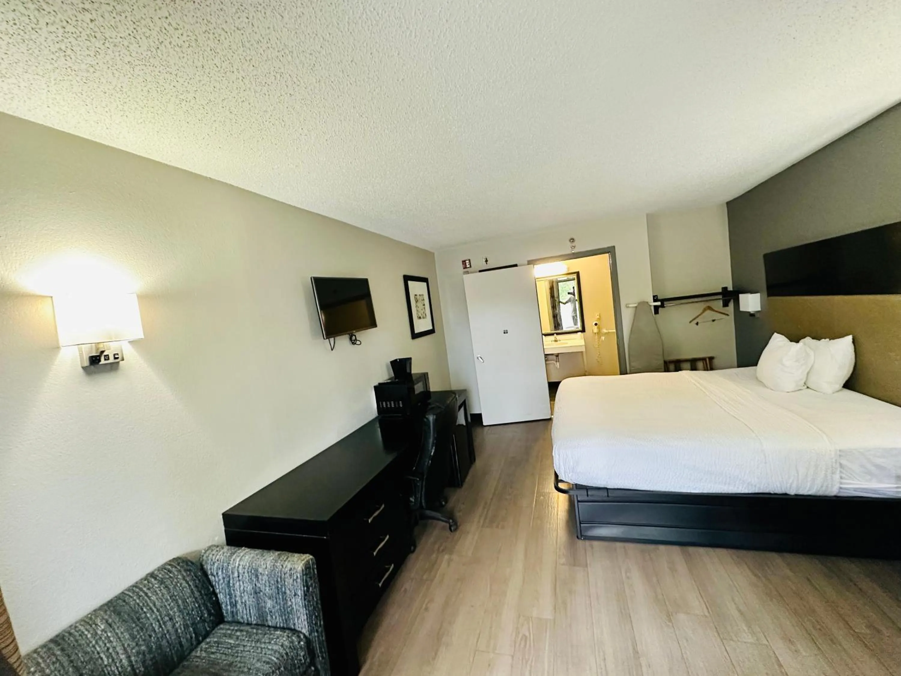 Property building, Bed in BlissPoint Inn Northwest Indianapolis