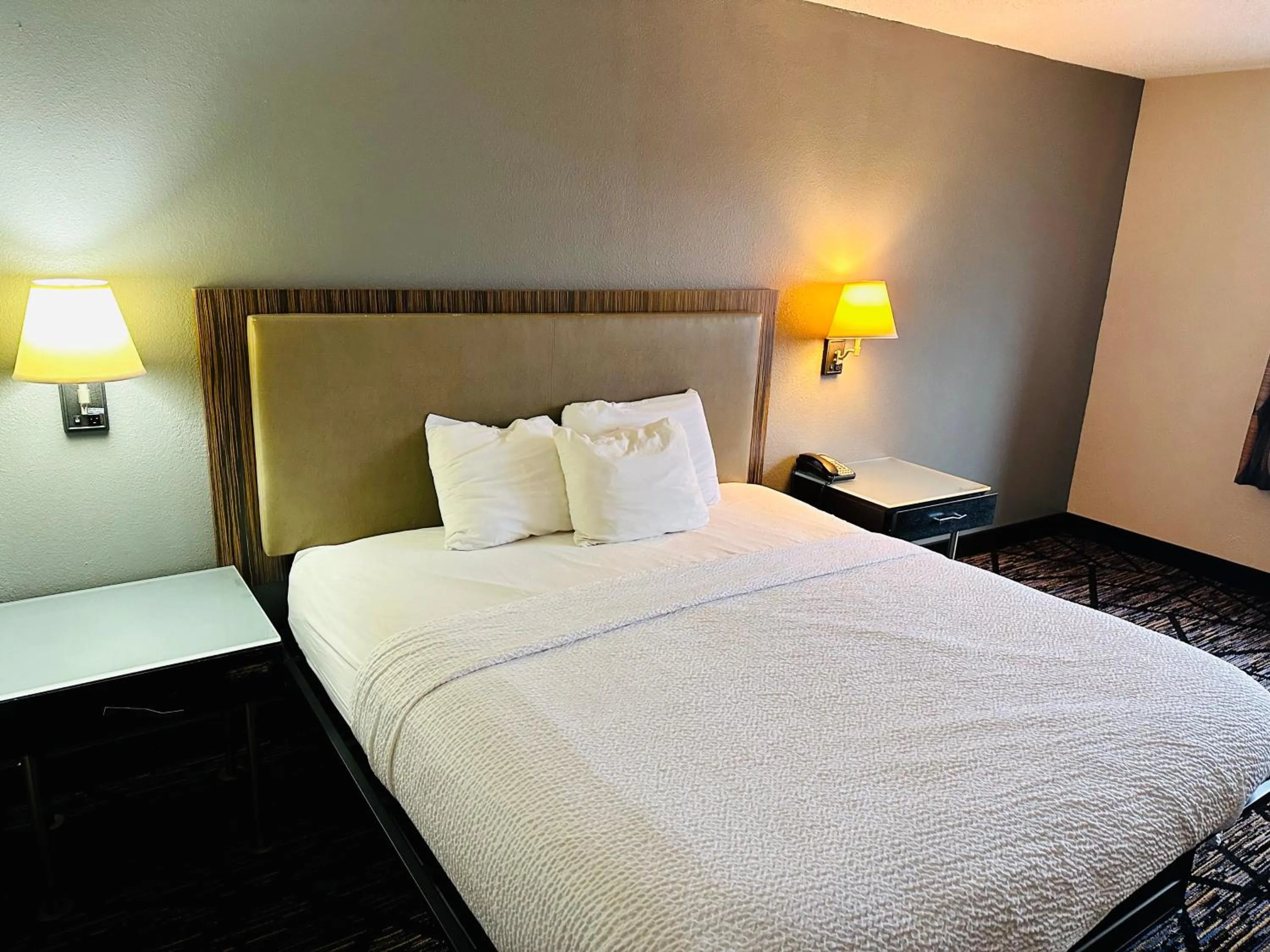 Bed in BlissPoint Inn Northwest Indianapolis