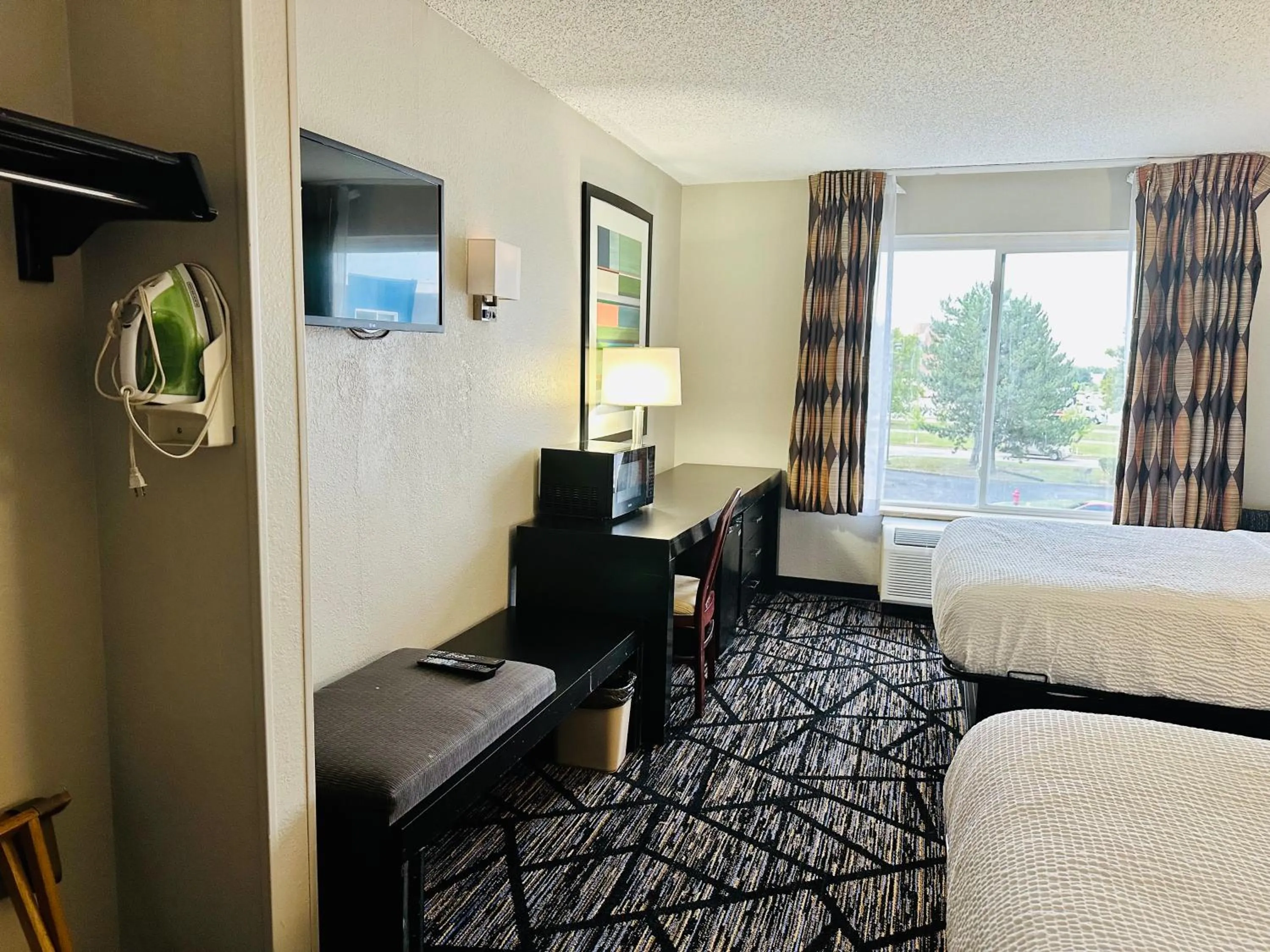 furniture, Bed in BlissPoint Inn Northwest Indianapolis