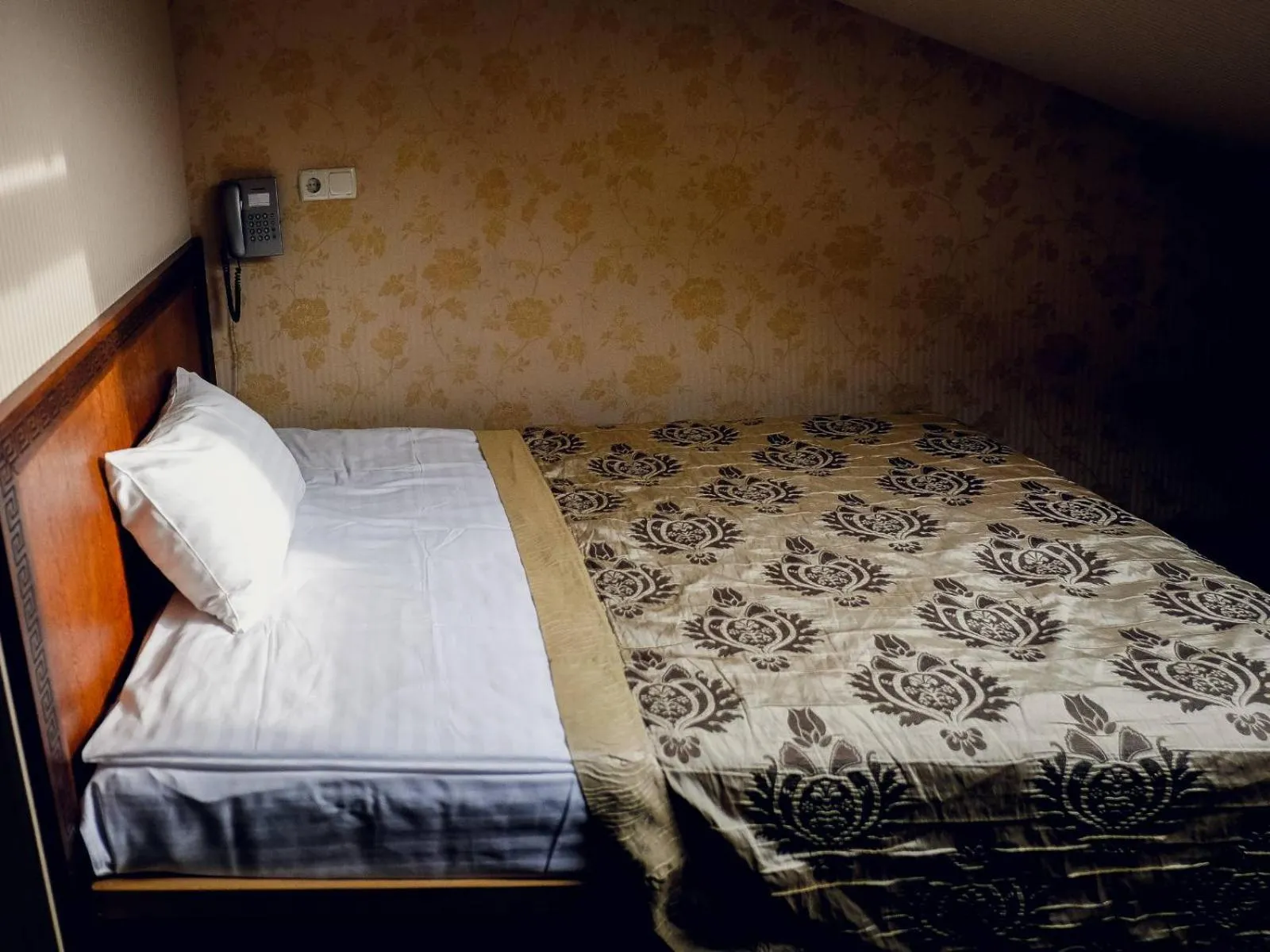 Economy Single Room in Kamelot