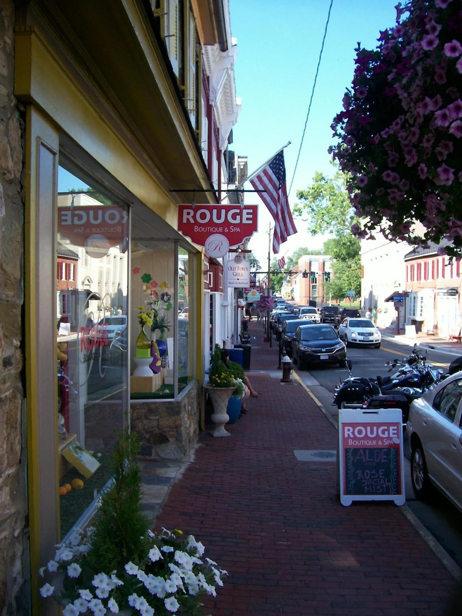 Street view in Leesburg Colonial Inn