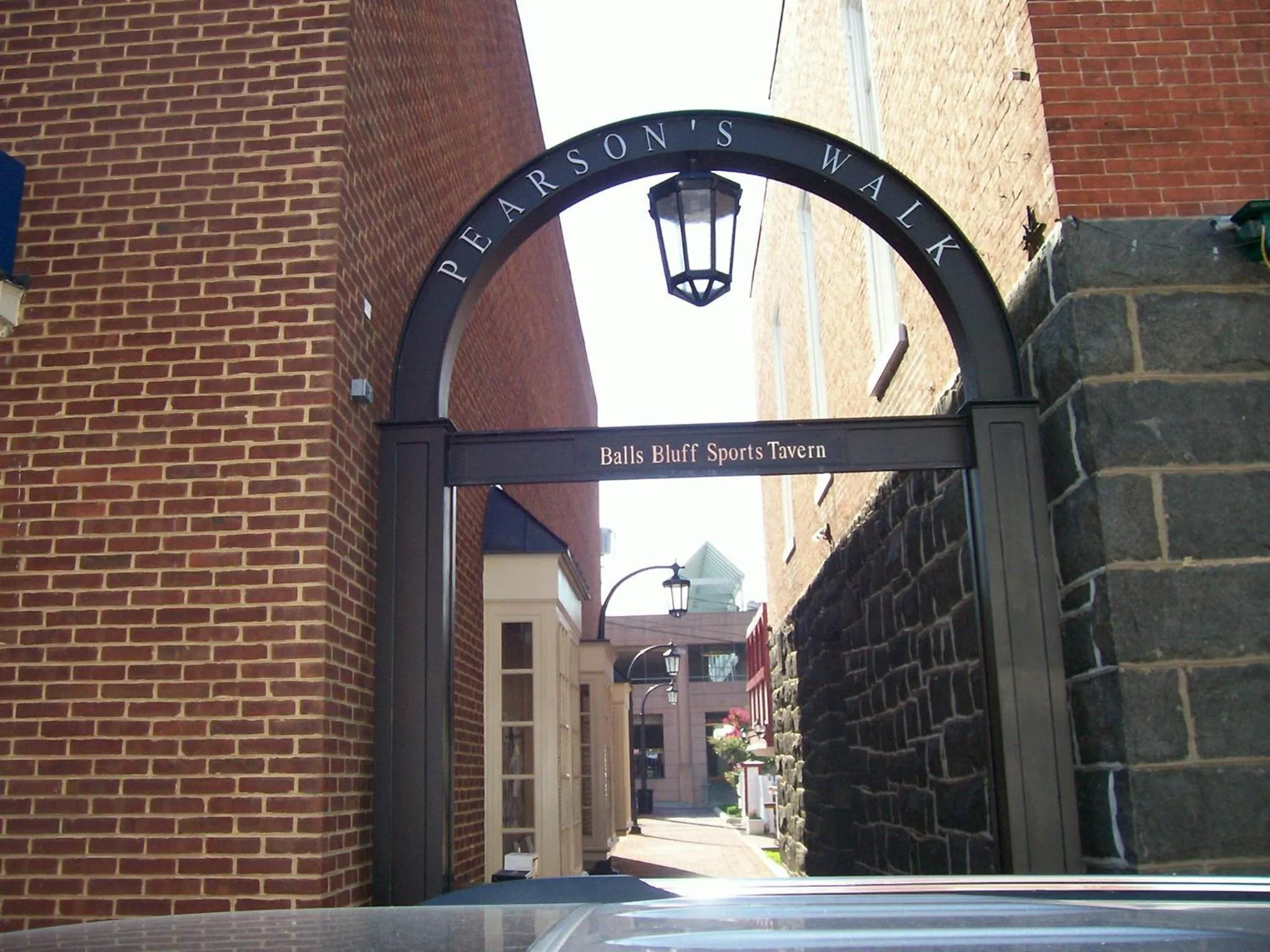 Facade/entrance in Leesburg Colonial Inn