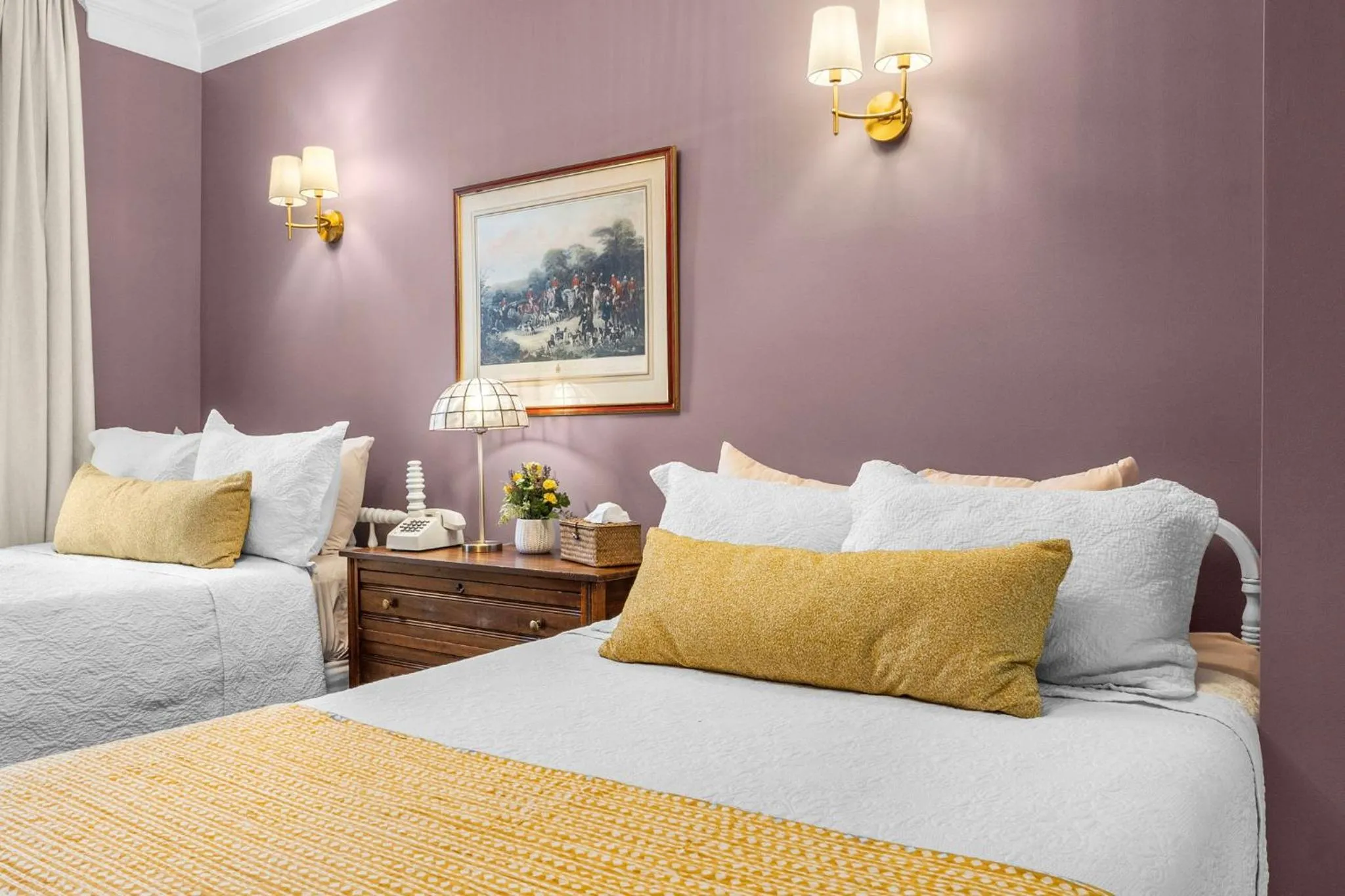 Bed in Leesburg Colonial Inn