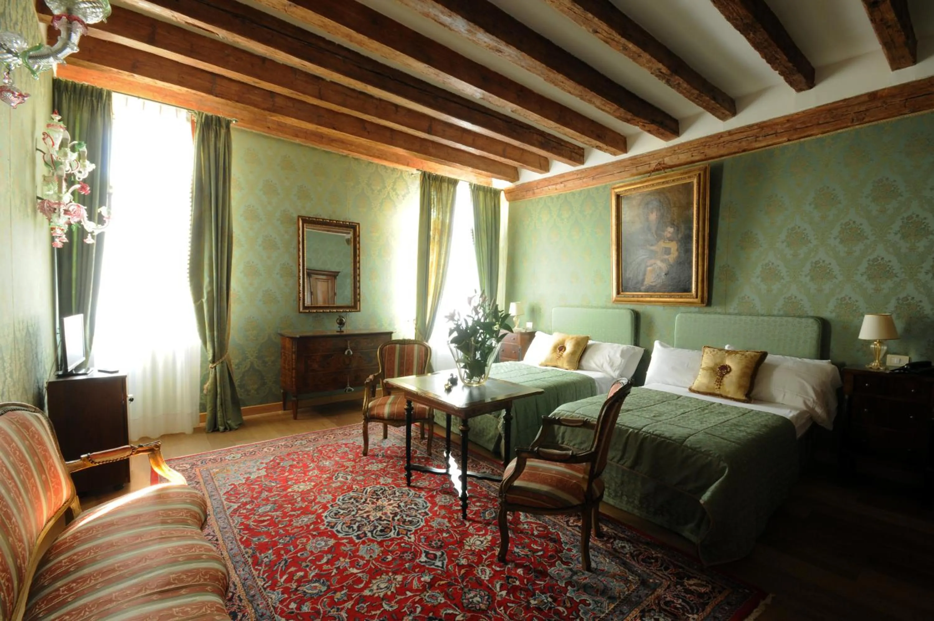 Photo of the whole room in Relais Alberti