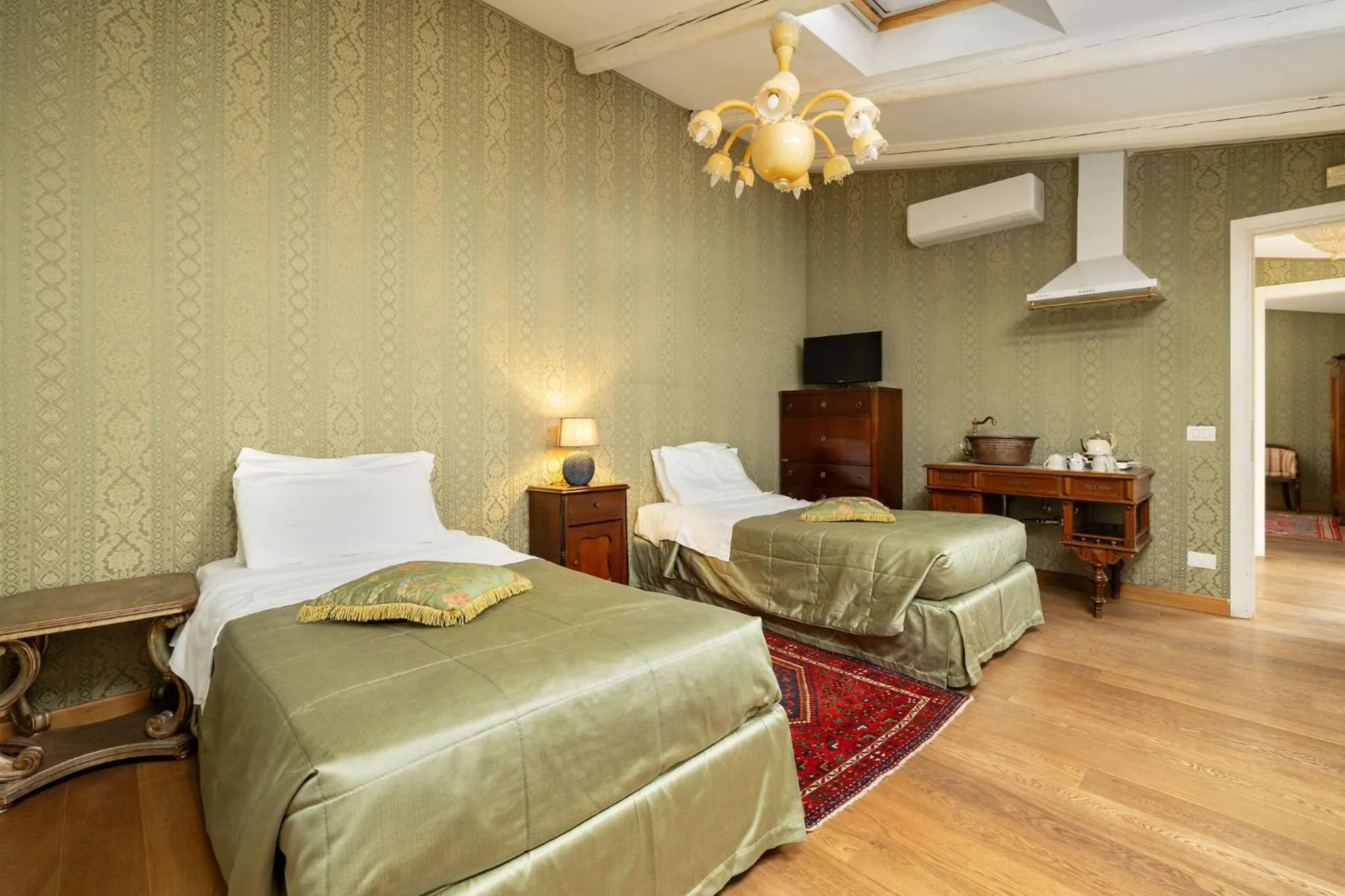 Photo of the whole room, Bed in Relais Alberti