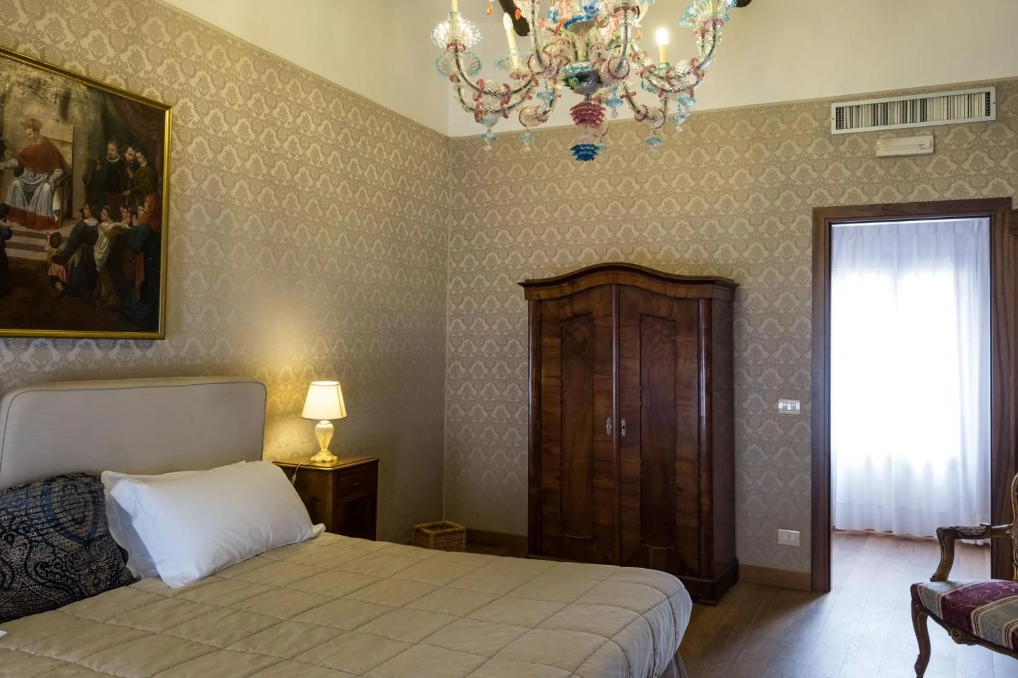 Photo of the whole room, Bed in Relais Alberti