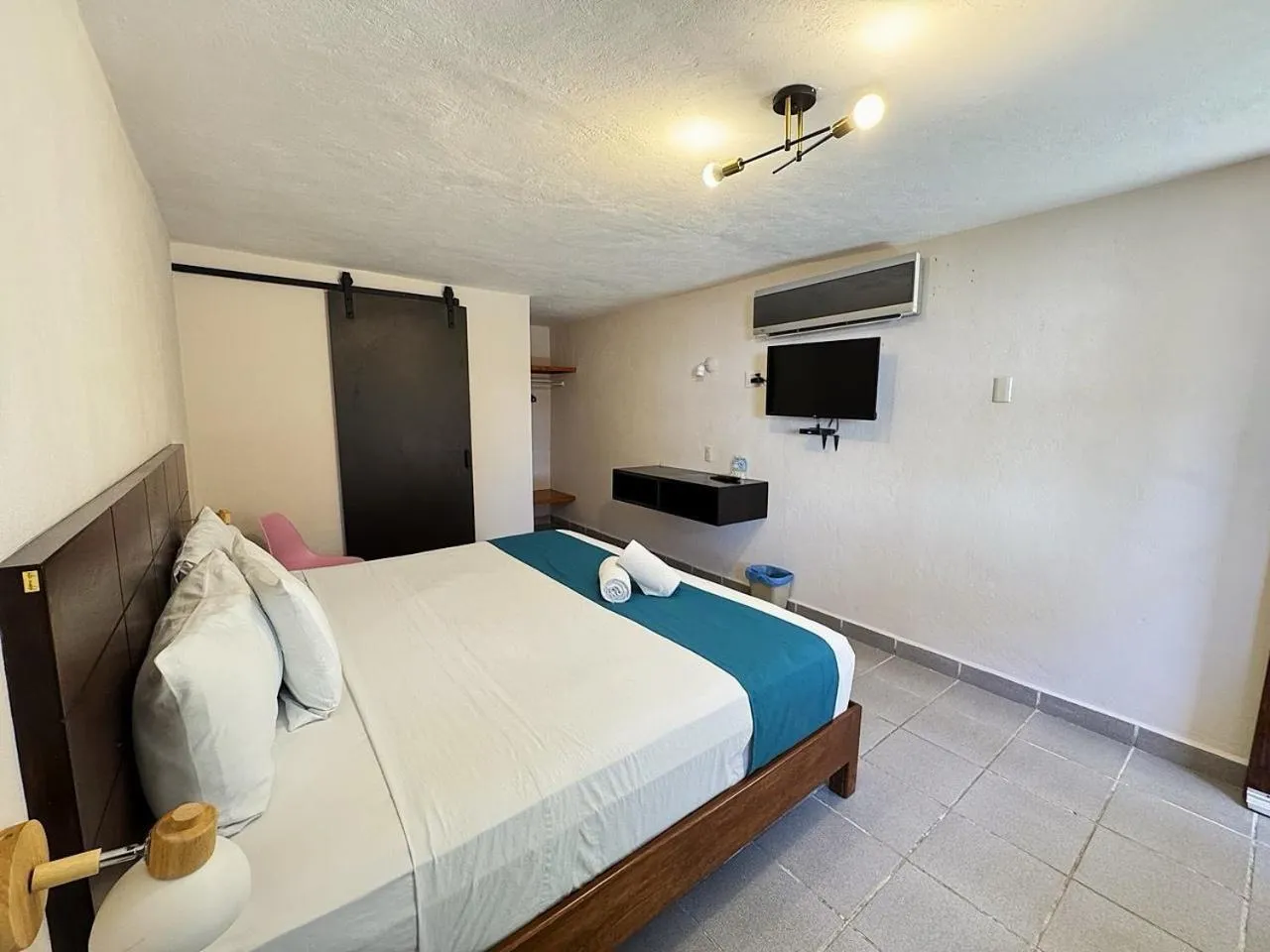 Photo of the whole room, Bed in Hotel Caribe