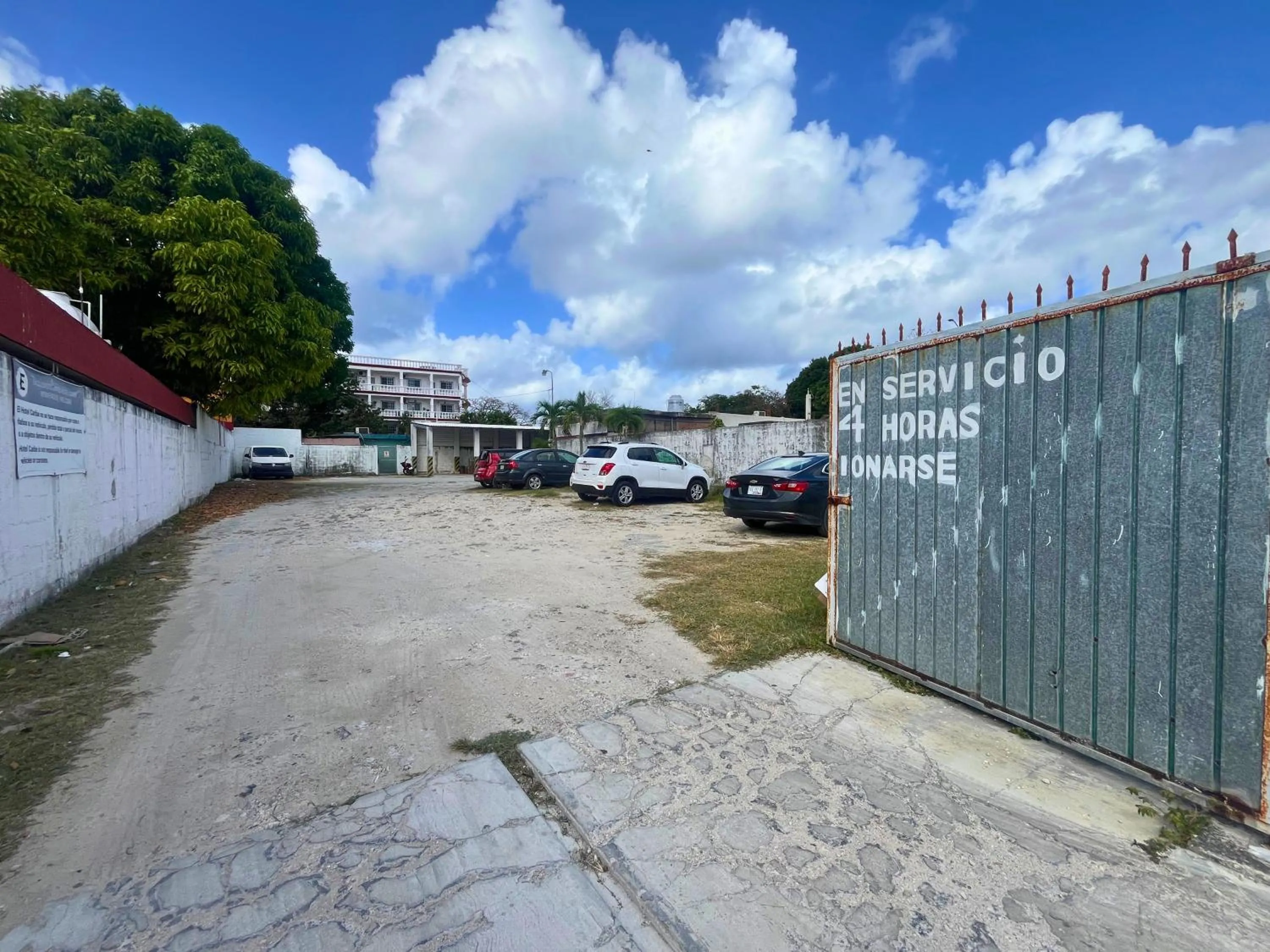 Parking in Hotel Caribe