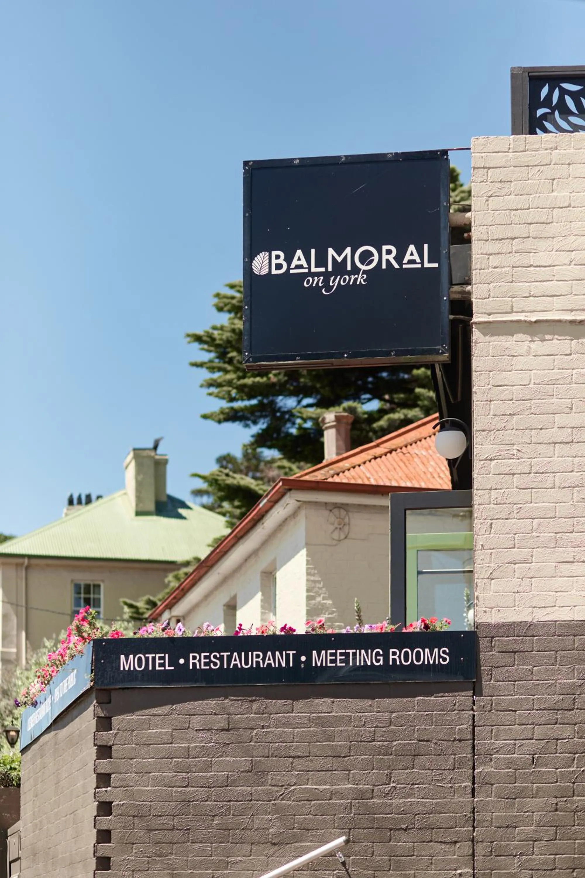 Property building in Balmoral On York