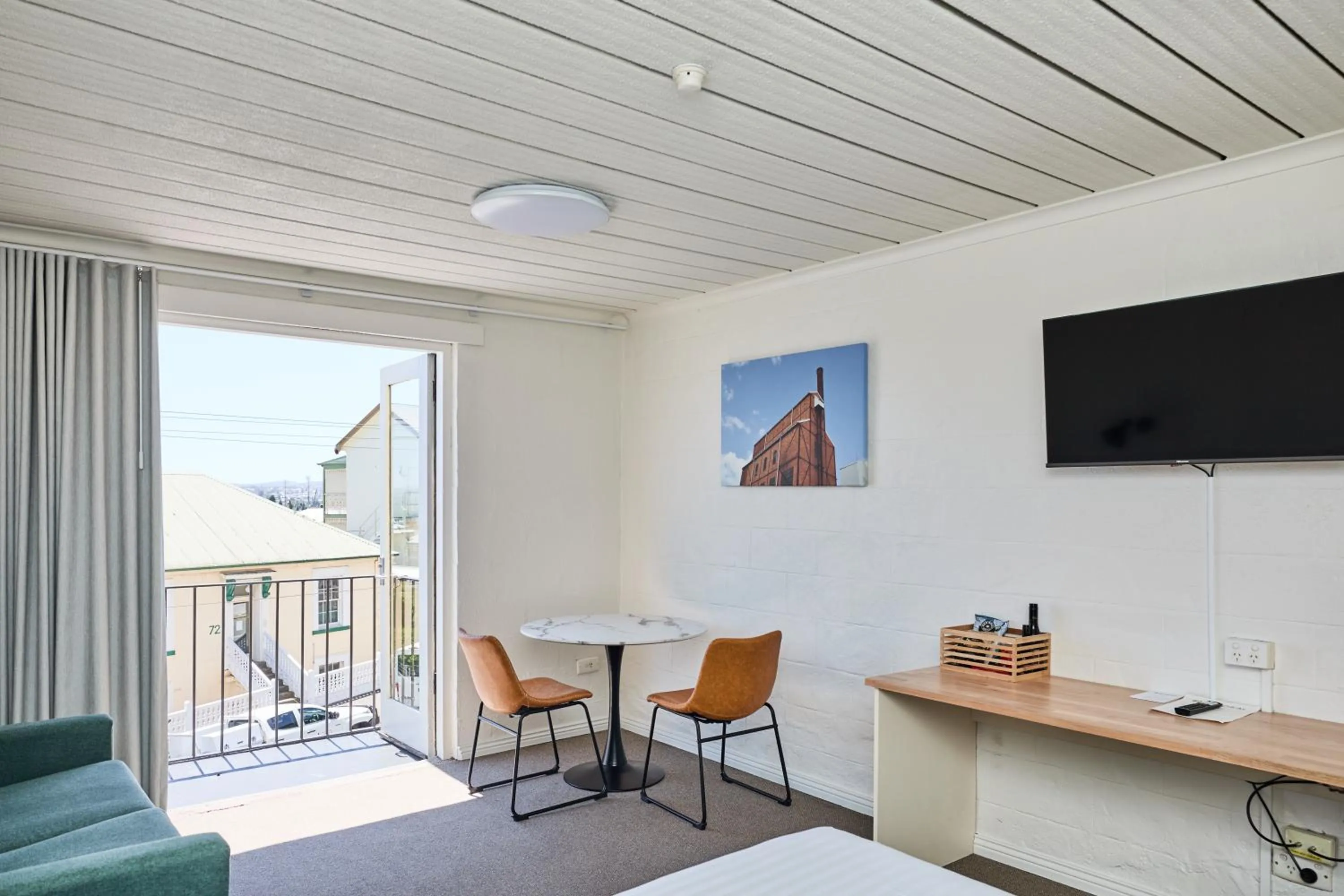 TV and multimedia in Balmoral On York