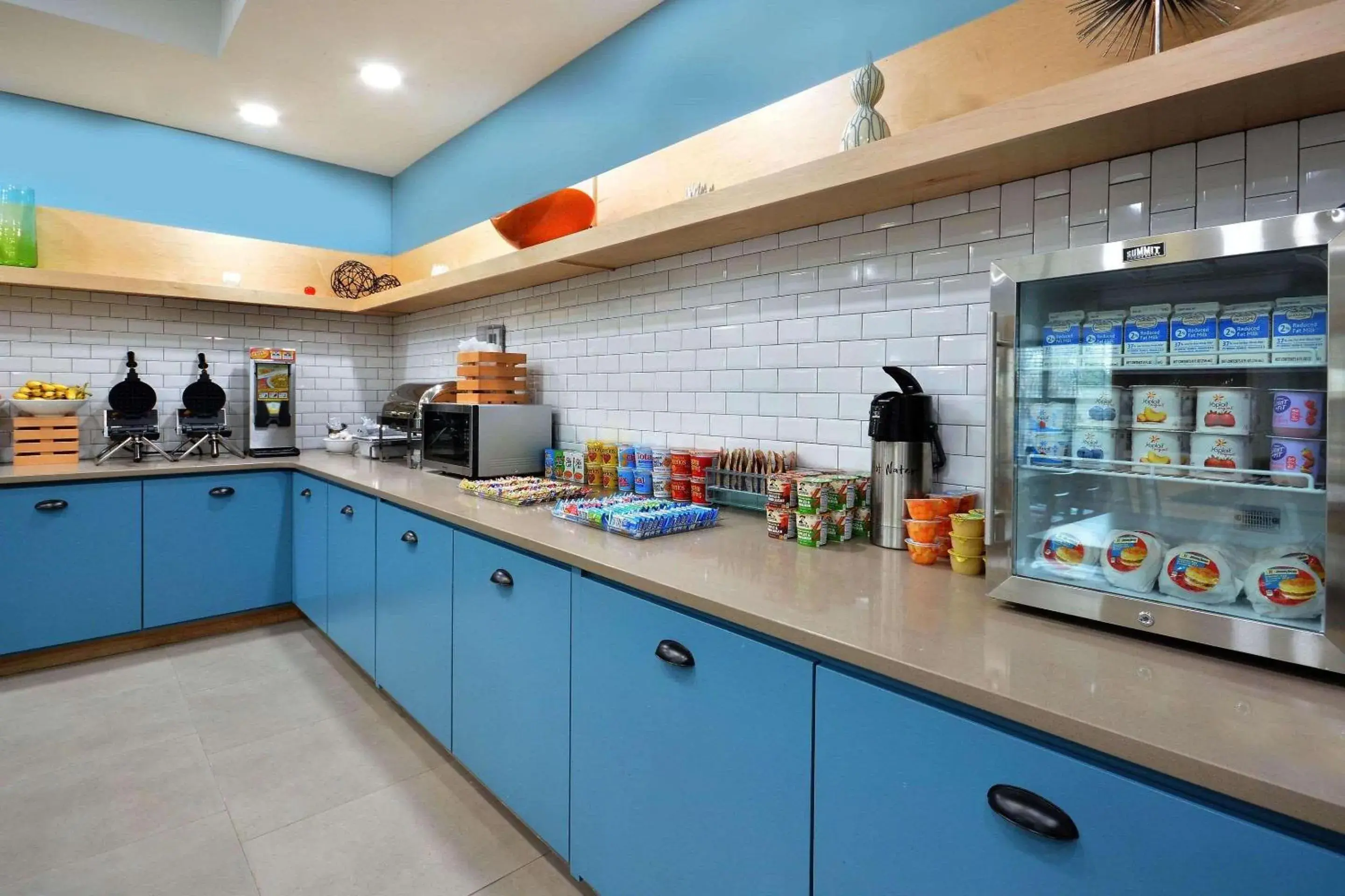 Breakfast in Country Inn & Suites by Radisson, Asheville West near Biltmore Breakfast in Country Inn & Suites by Radisson, Asheville West near Biltmore