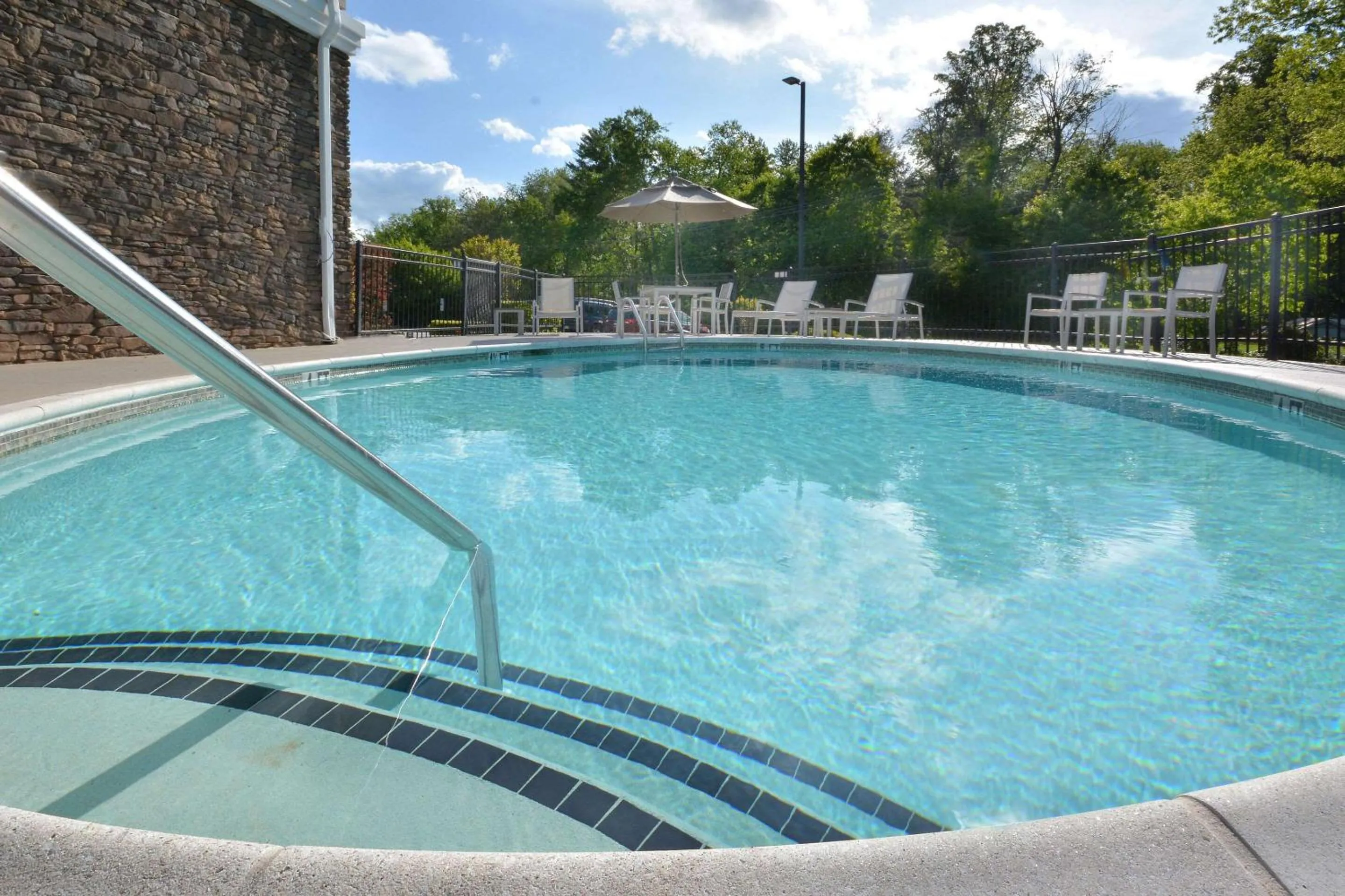 Swimming pool in Country Inn & Suites by Radisson, Asheville West near Biltmore